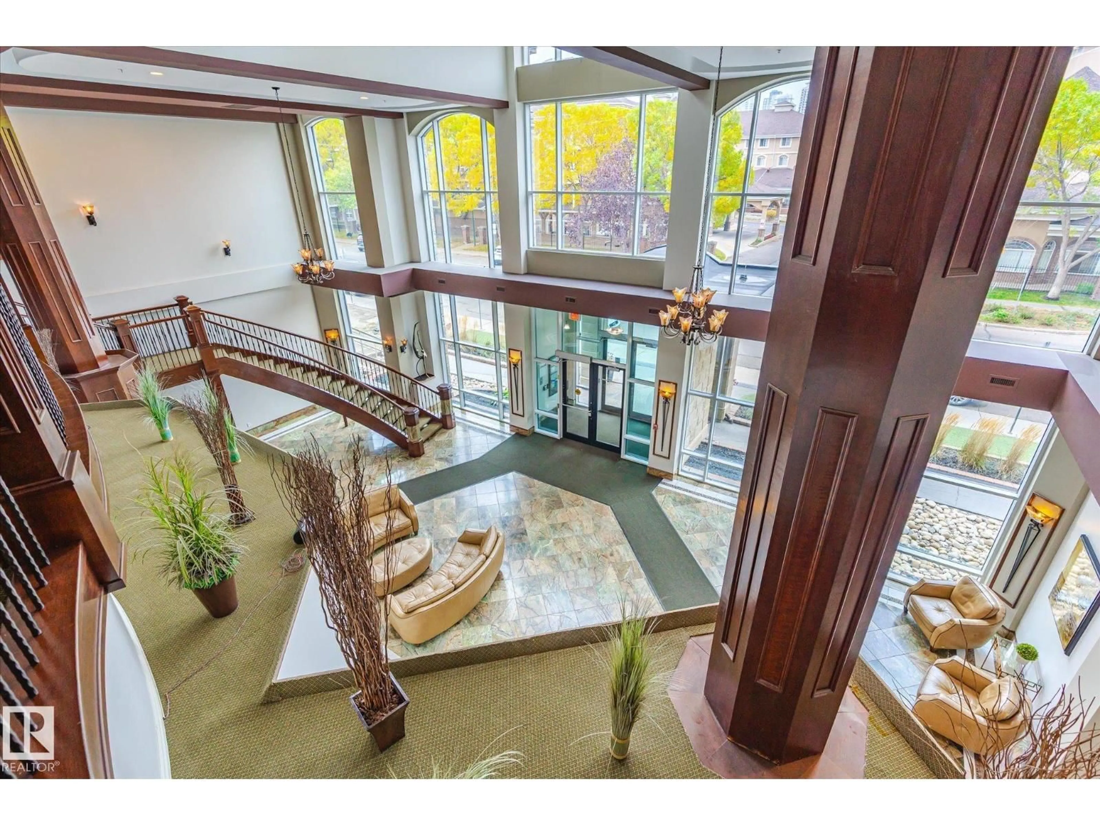 Indoor foyer for 304 - 10142 111 ST NW, Edmonton Alberta T5K1K6