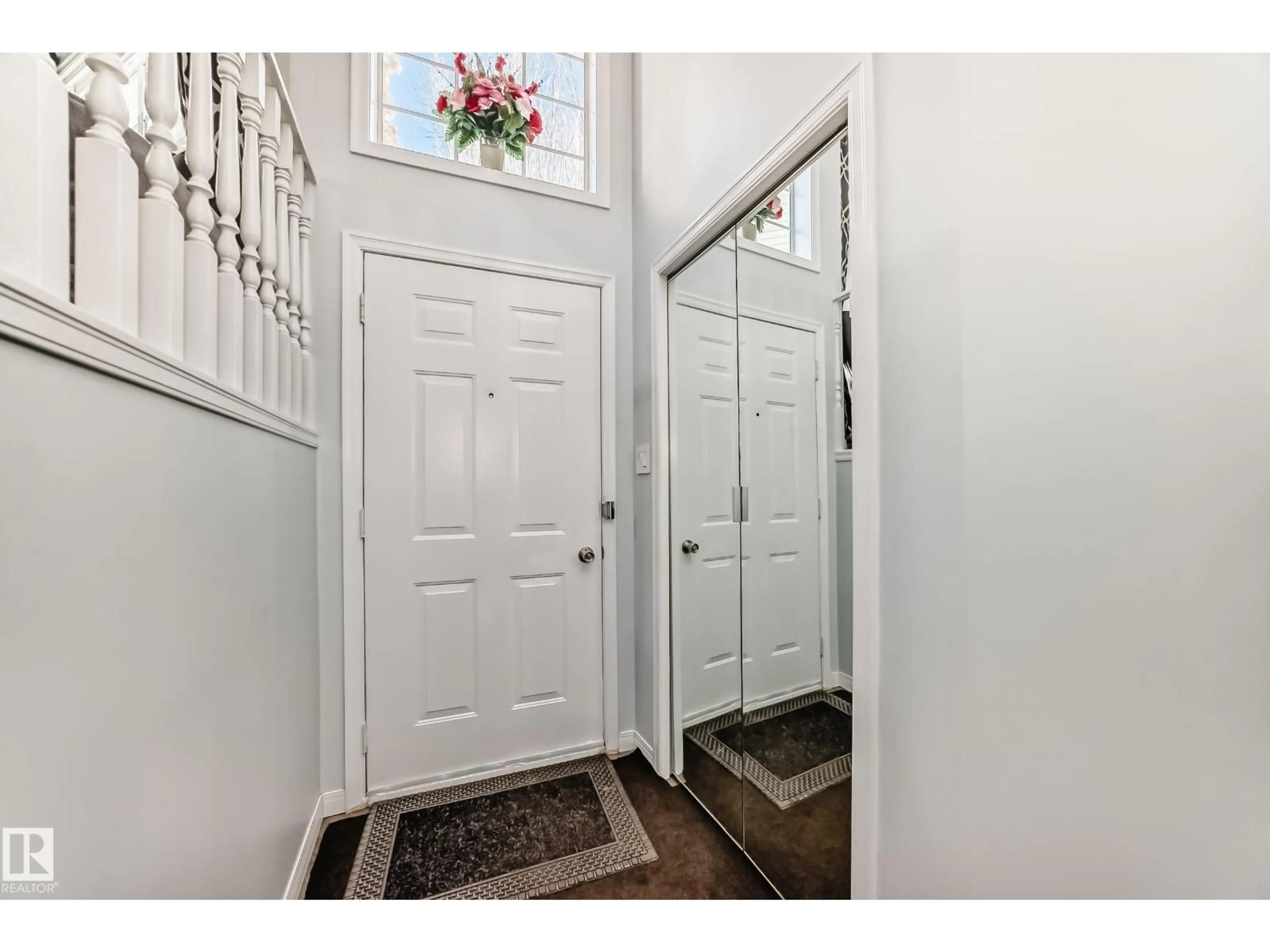 Indoor entryway for 6 JEFFERSON RD, Edmonton Alberta T6L6M1