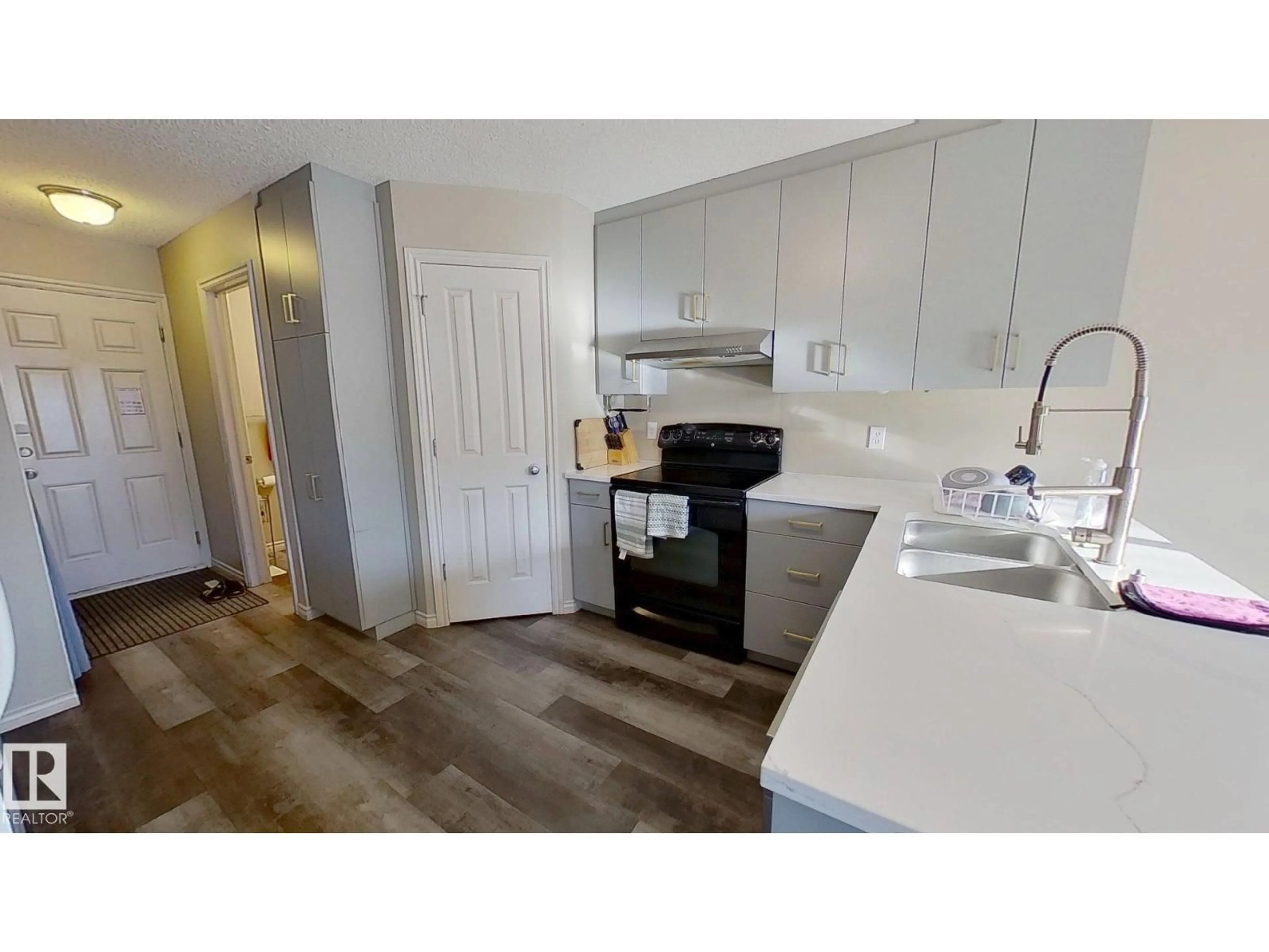 Standard kitchen, unknown for 3811 MCLEAN CL, Edmonton Alberta T6W1R4