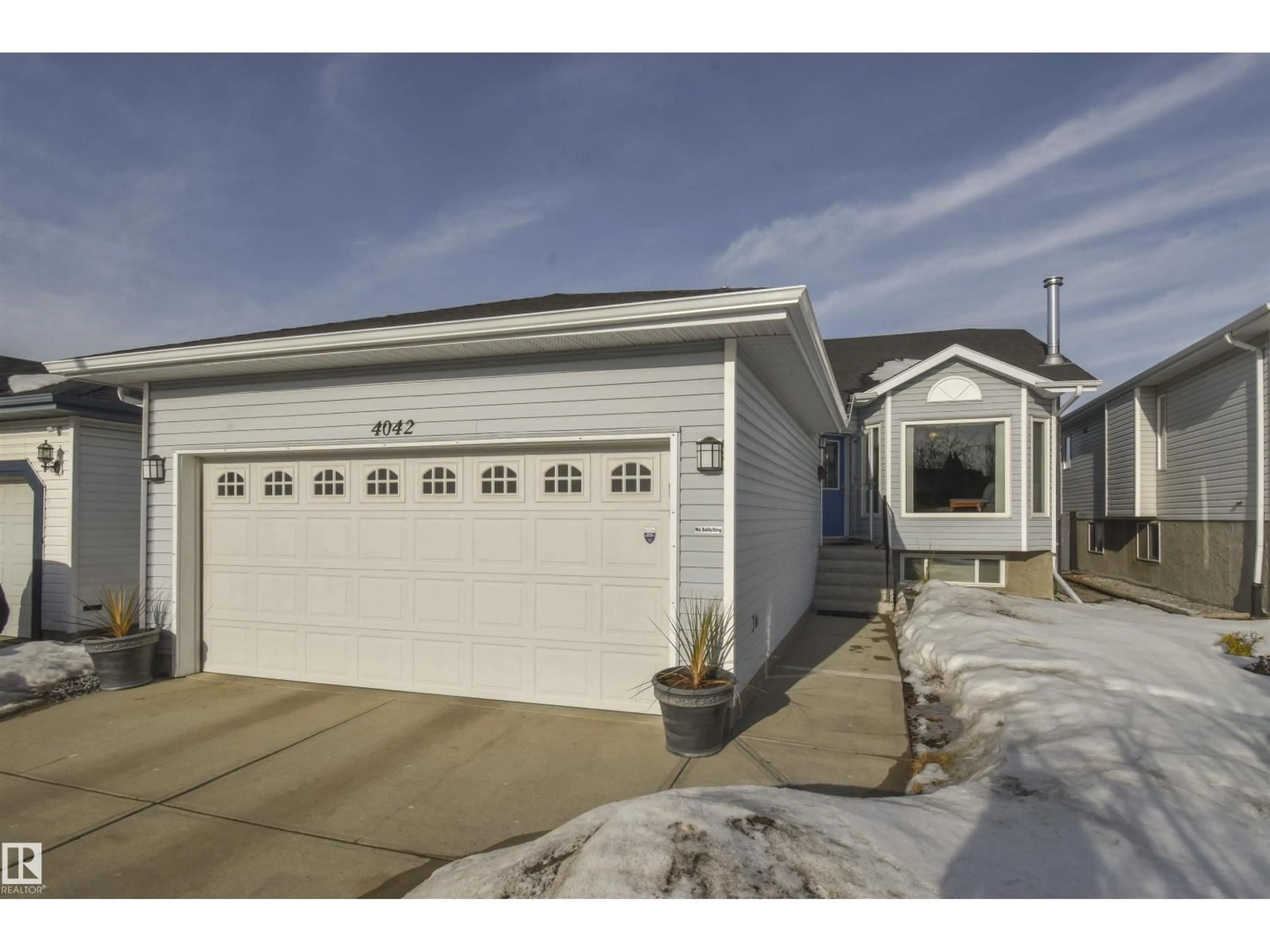 Indoor garage for 4042 37A AV NW, Edmonton Alberta T6L7A1