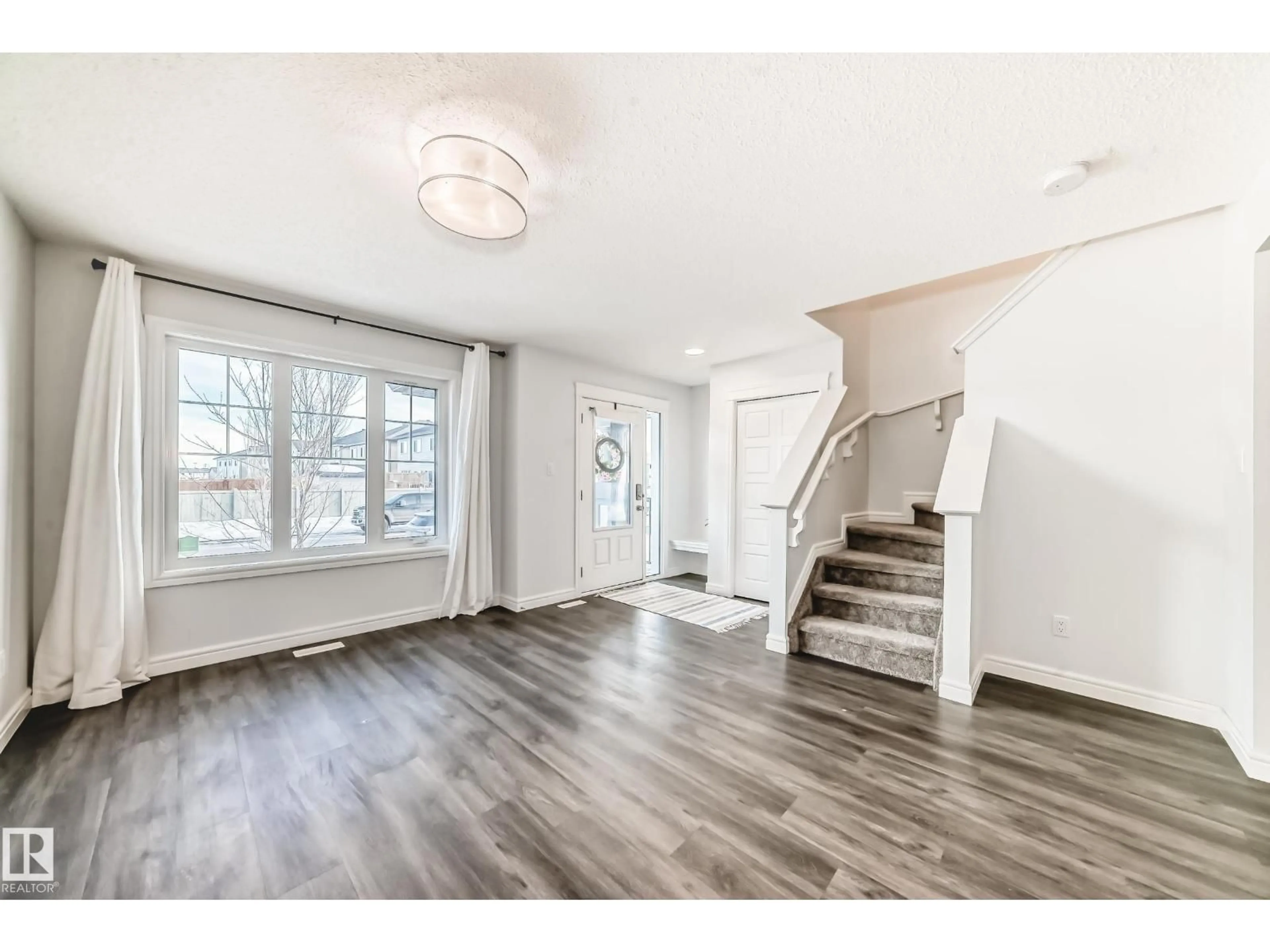 Indoor entryway for 69 COPPERHAVEN DR, Spruce Grove Alberta T7X0Y8