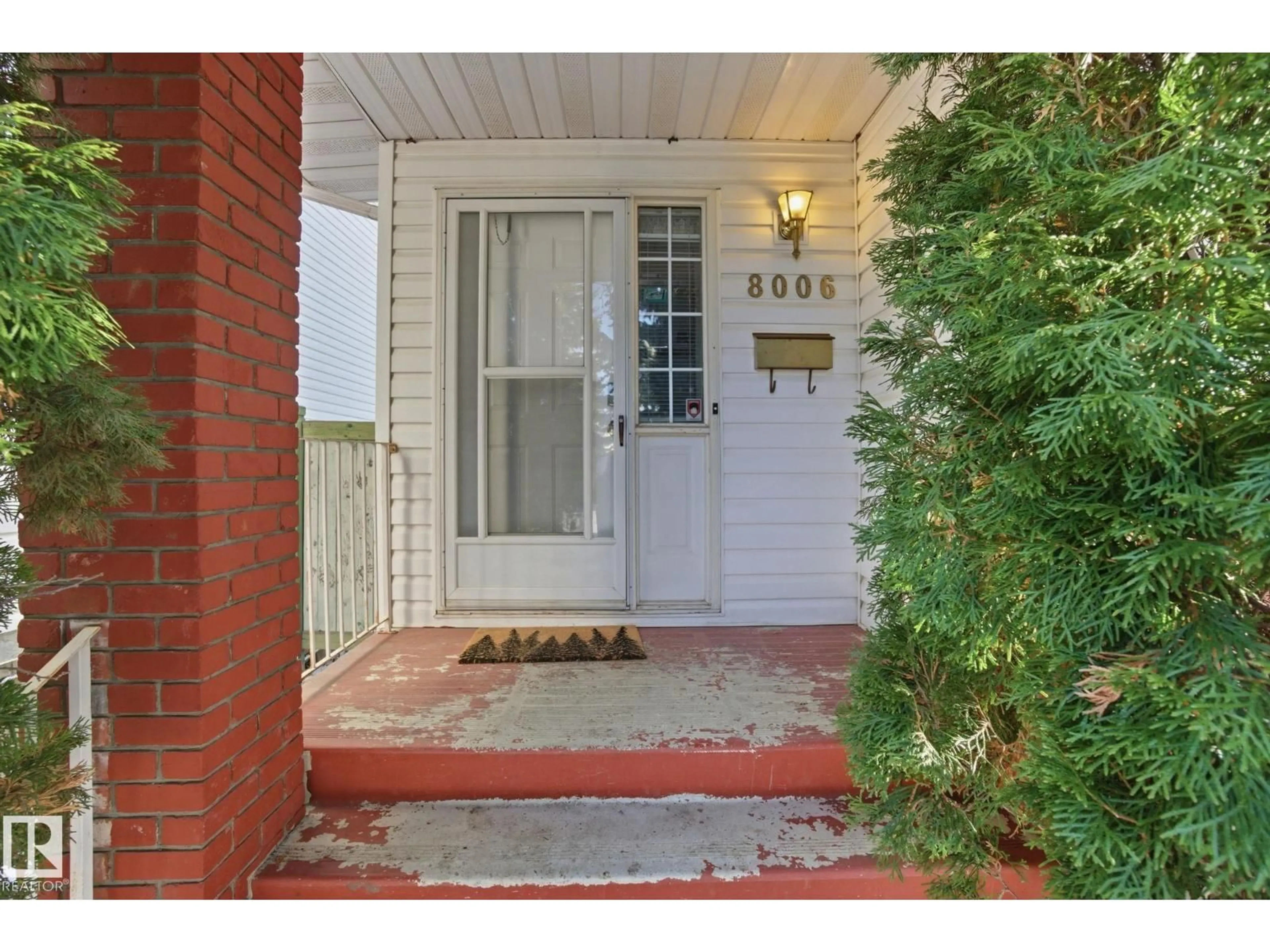Indoor entryway for 8006 15A AV, Edmonton Alberta T6K4E3