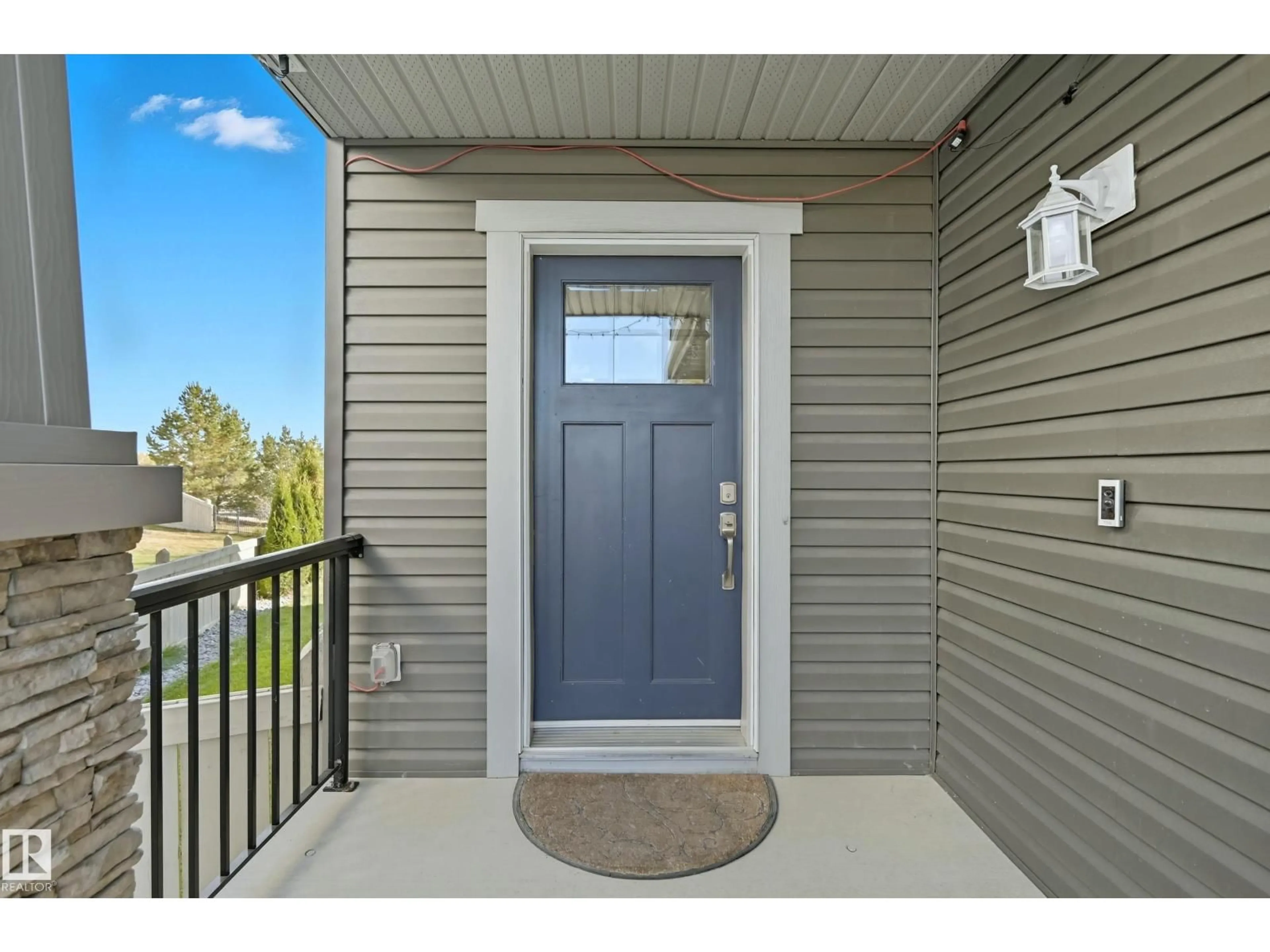 Indoor entryway for SW SW - 1590 CHAPMAN WY, Edmonton Alberta T6W0Z2