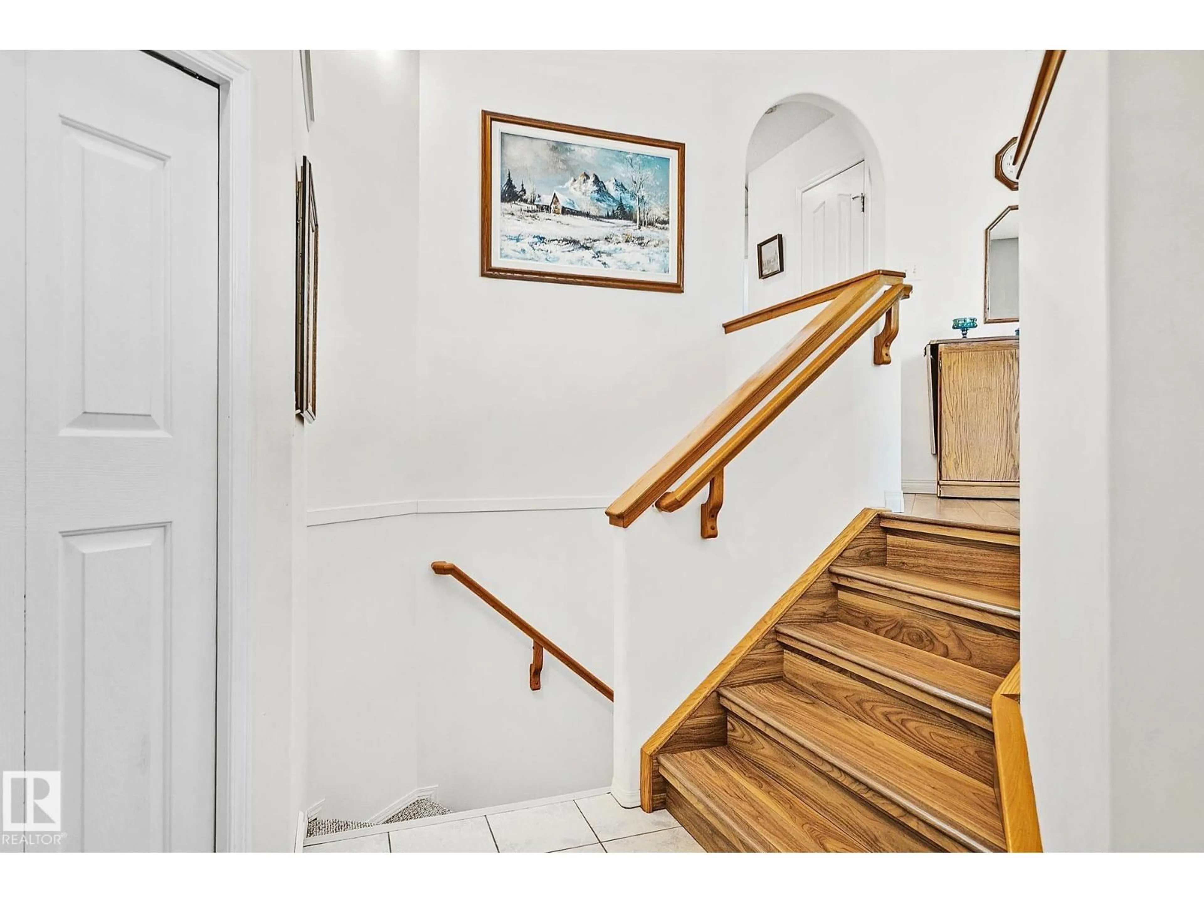 Indoor foyer for 2 CREEKSIDE WY, Spruce Grove Alberta T7X3Y7