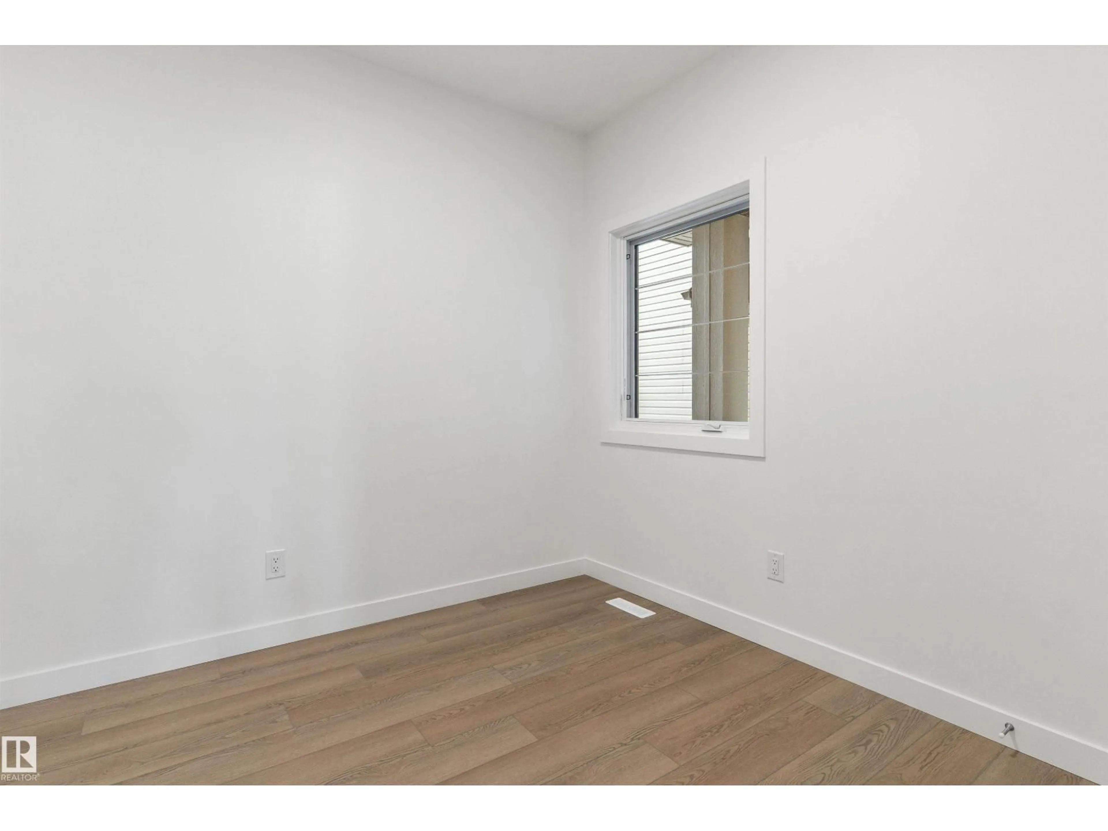 A pic of a room for 18927 28 AV, Edmonton Alberta T6M3H9