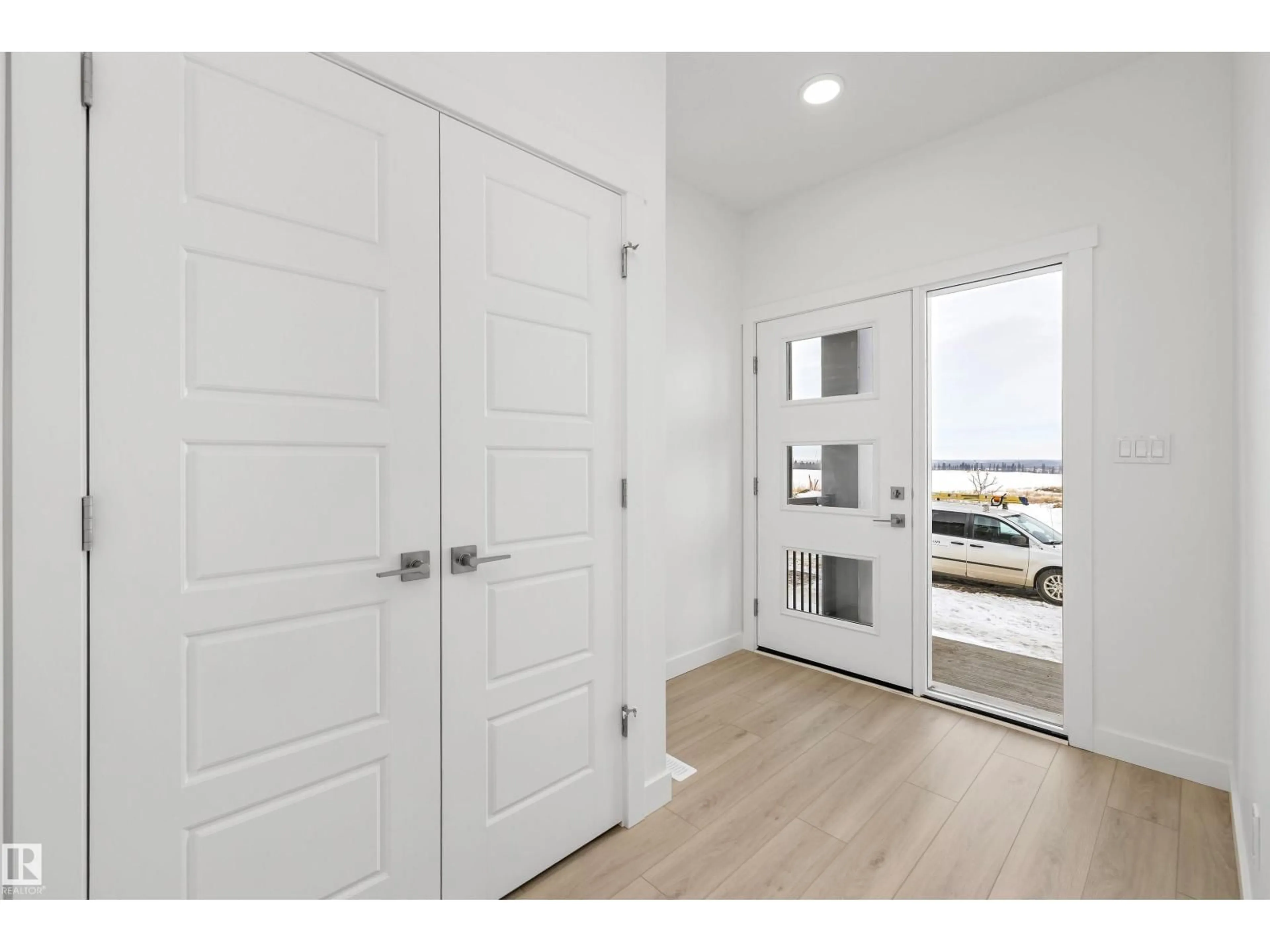 Indoor entryway for 4592 WARBLER LO, Edmonton Alberta T5S0W9