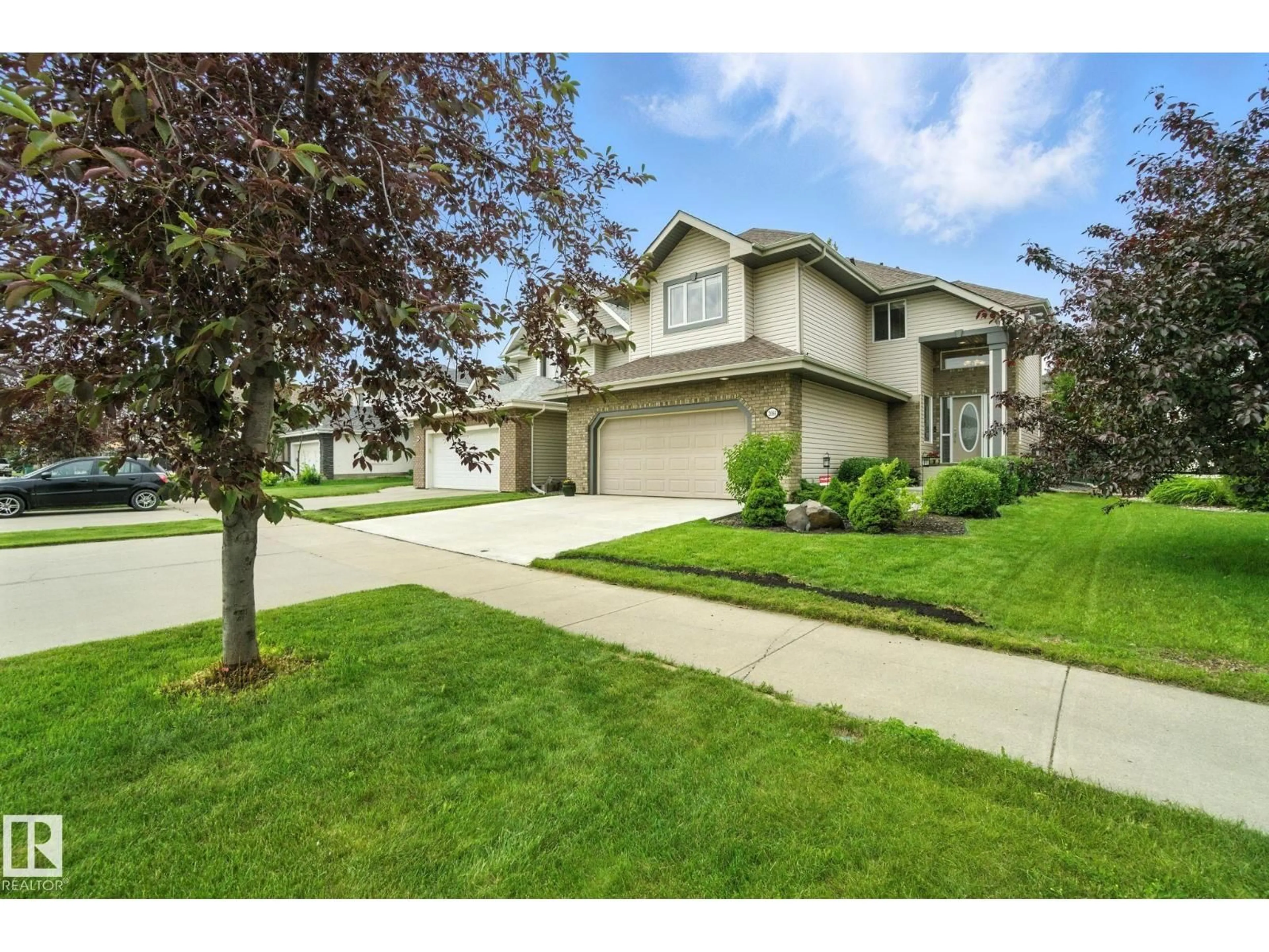 A pic from outside/outdoor area/front of a property/back of a property/a pic from drone, street for 2084 HADDOW DR, Edmonton Alberta T6R3B8