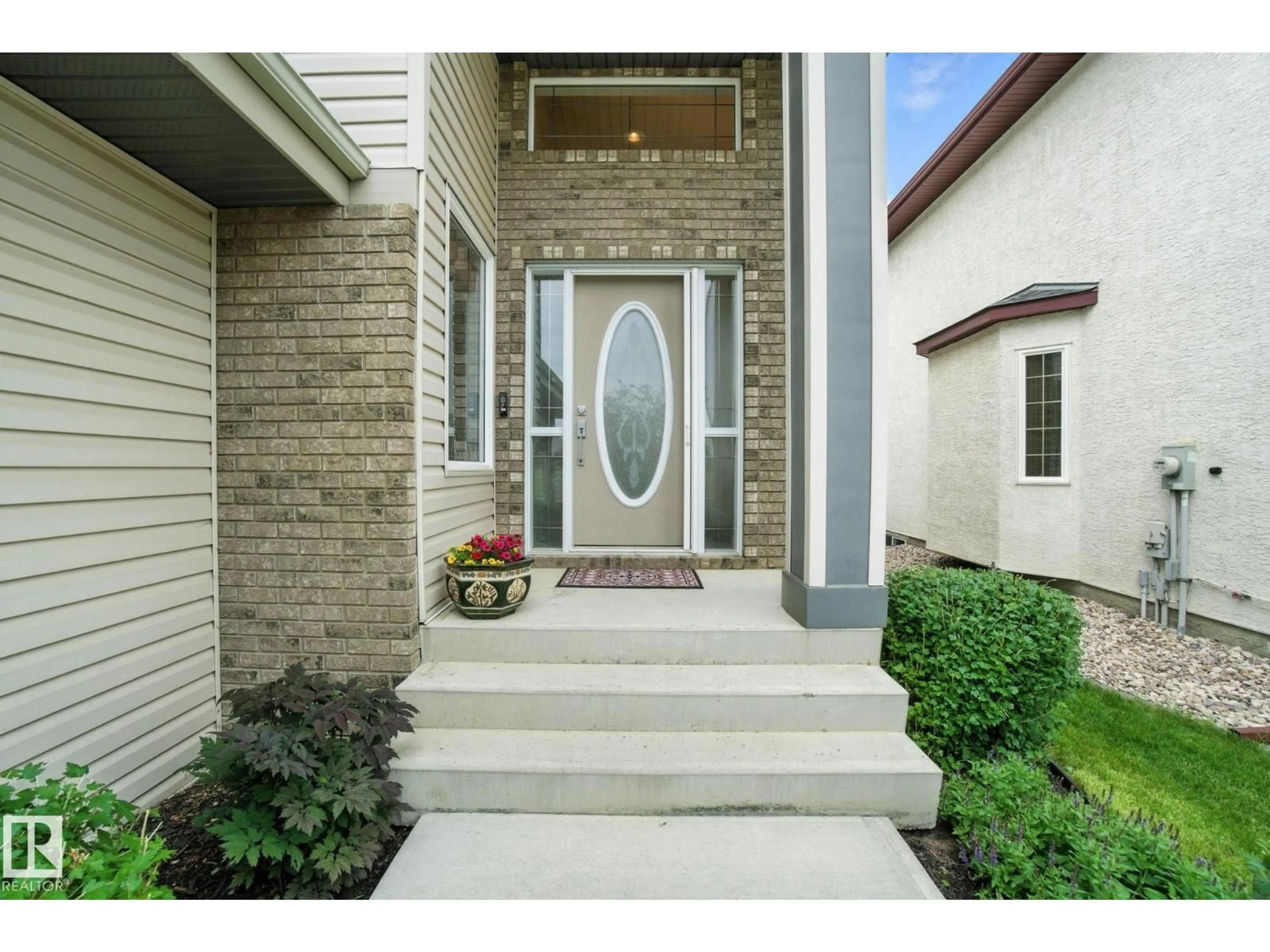 Indoor entryway for 2084 HADDOW DR, Edmonton Alberta T6R3B8