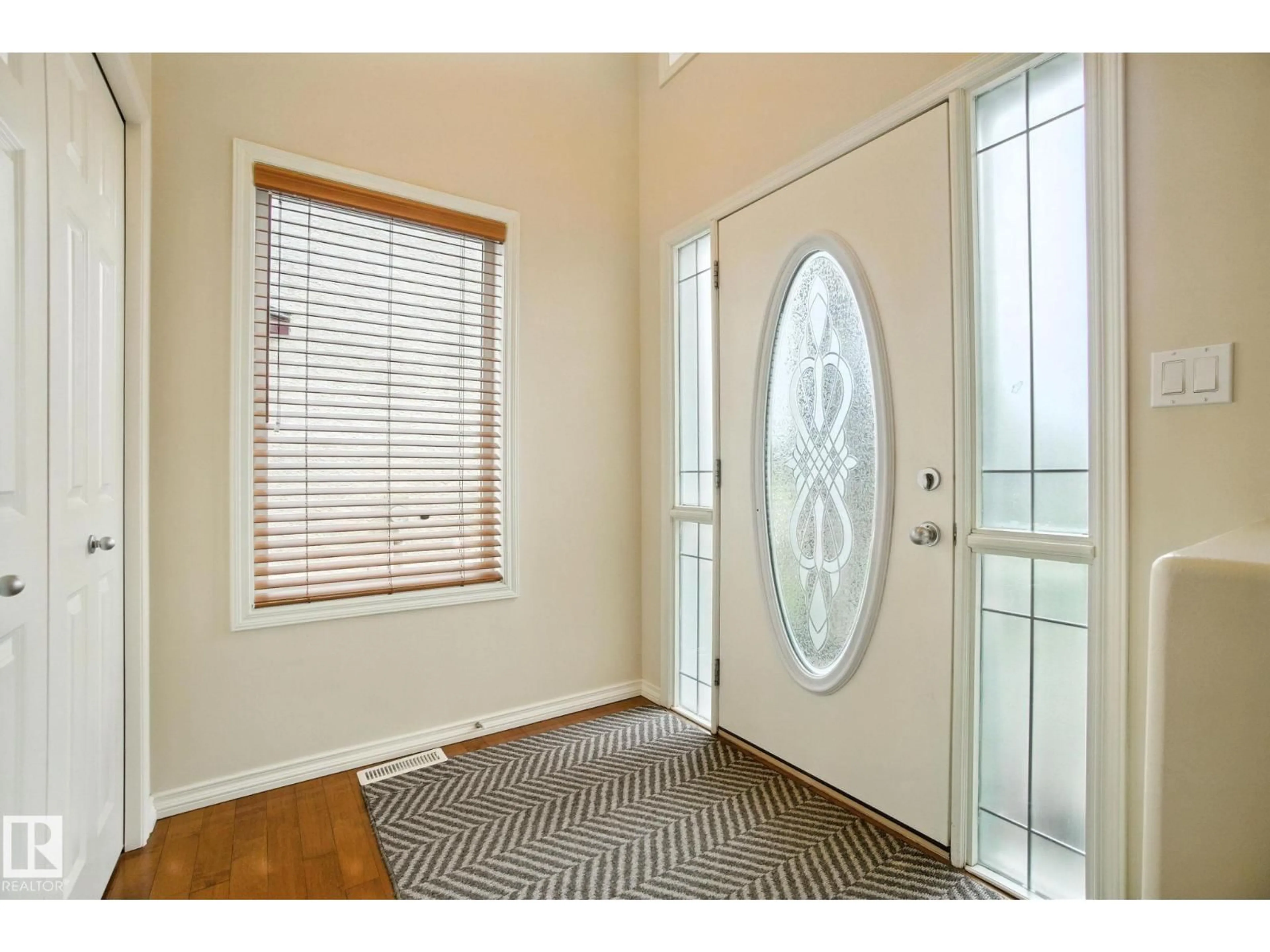 Indoor entryway for 2084 HADDOW DR, Edmonton Alberta T6R3B8