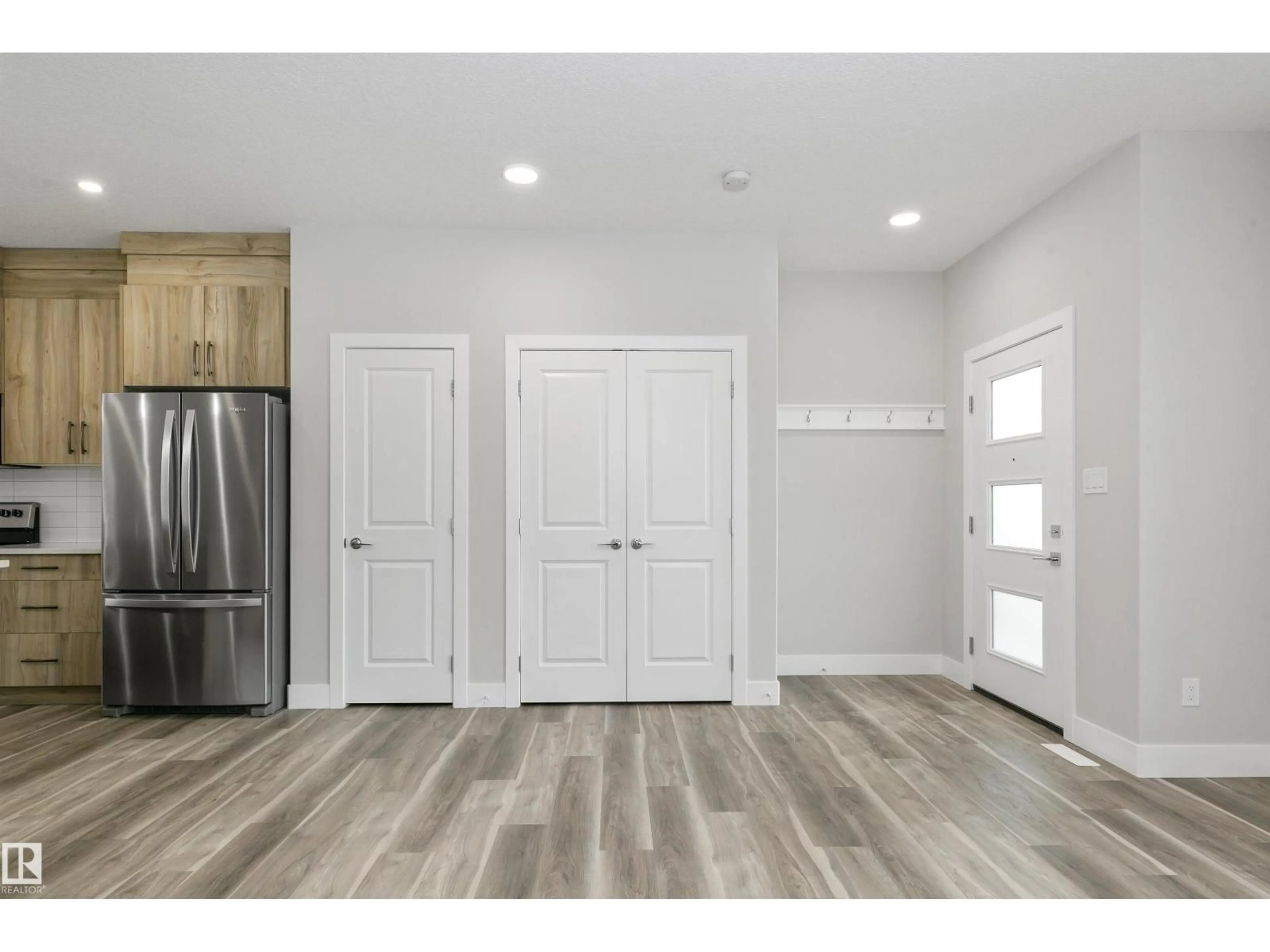 Indoor entryway for 5060 CHAPPELLE RD, Edmonton Alberta T6W4H7