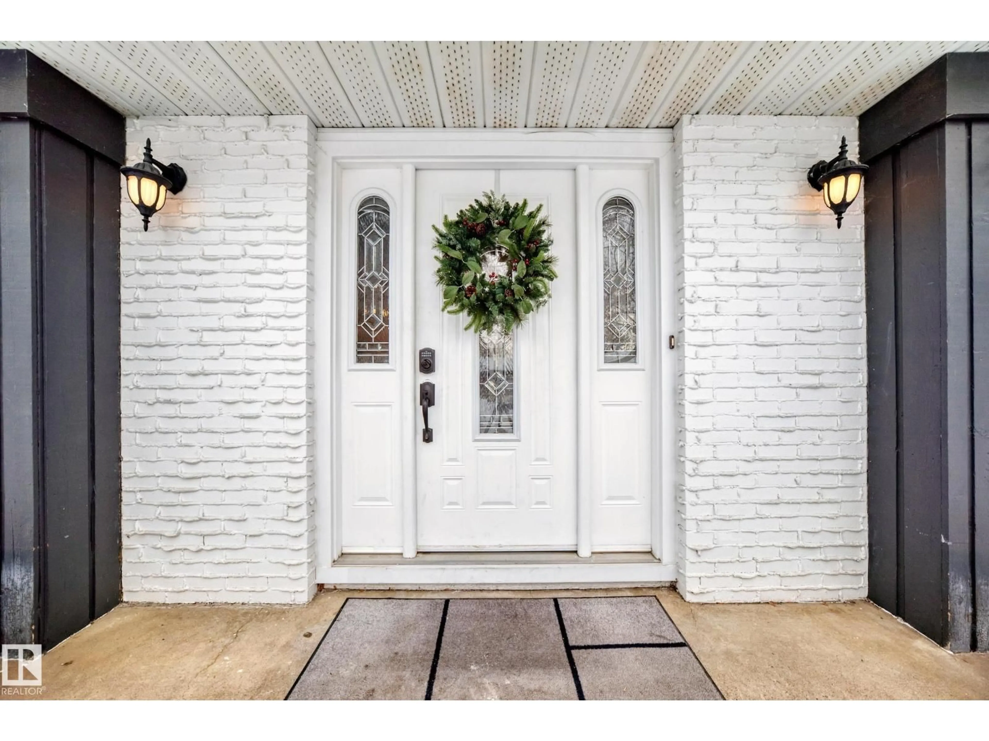 Indoor entryway for 18 MORGAN CR, St. Albert Alberta T8N2E2