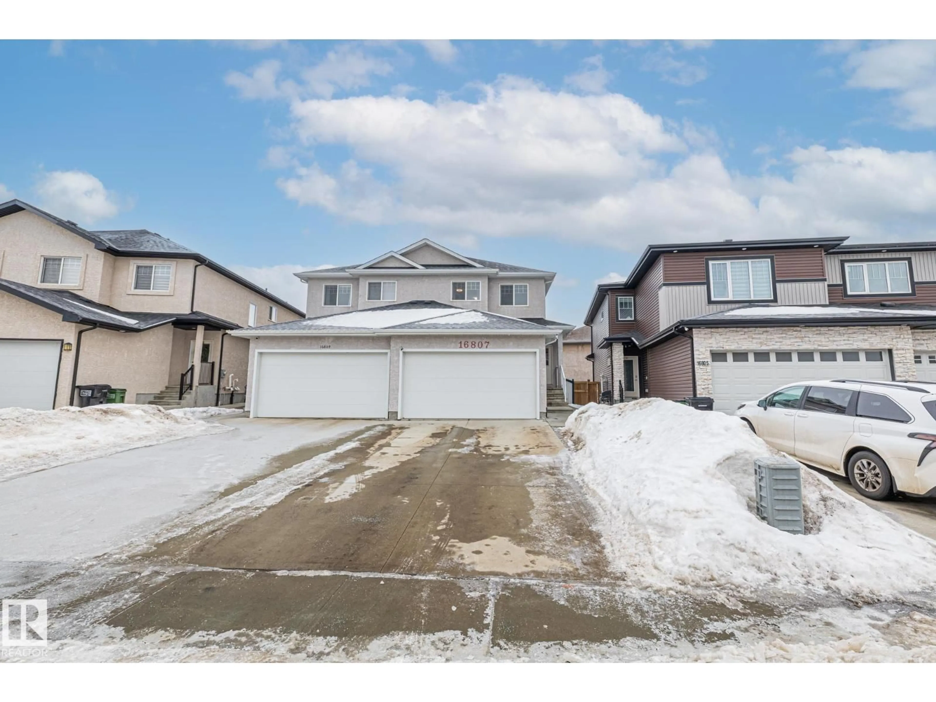 A pic from outside/outdoor area/front of a property/back of a property/a pic from drone, street for 16807 60 ST, Edmonton Alberta T5Y3S6