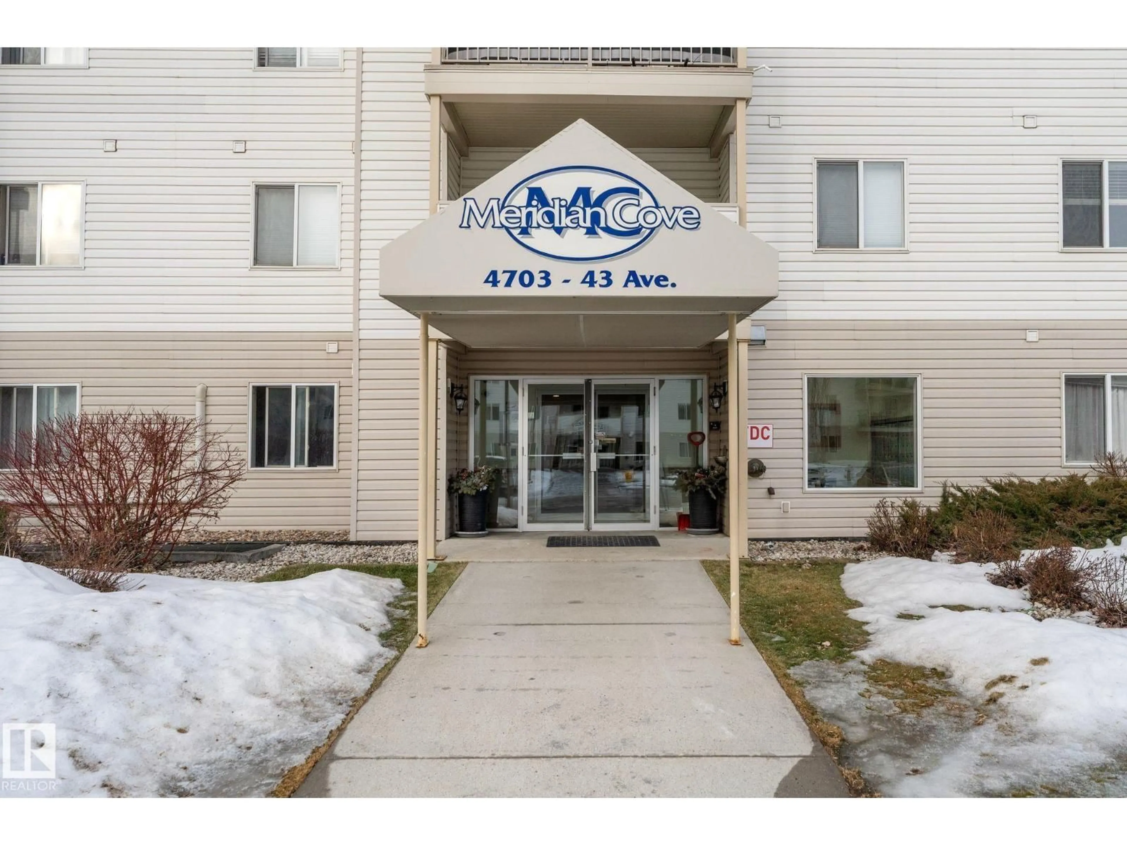 Indoor foyer for 209 - 4703 43 AV, Stony Plain Alberta T7Z2S7