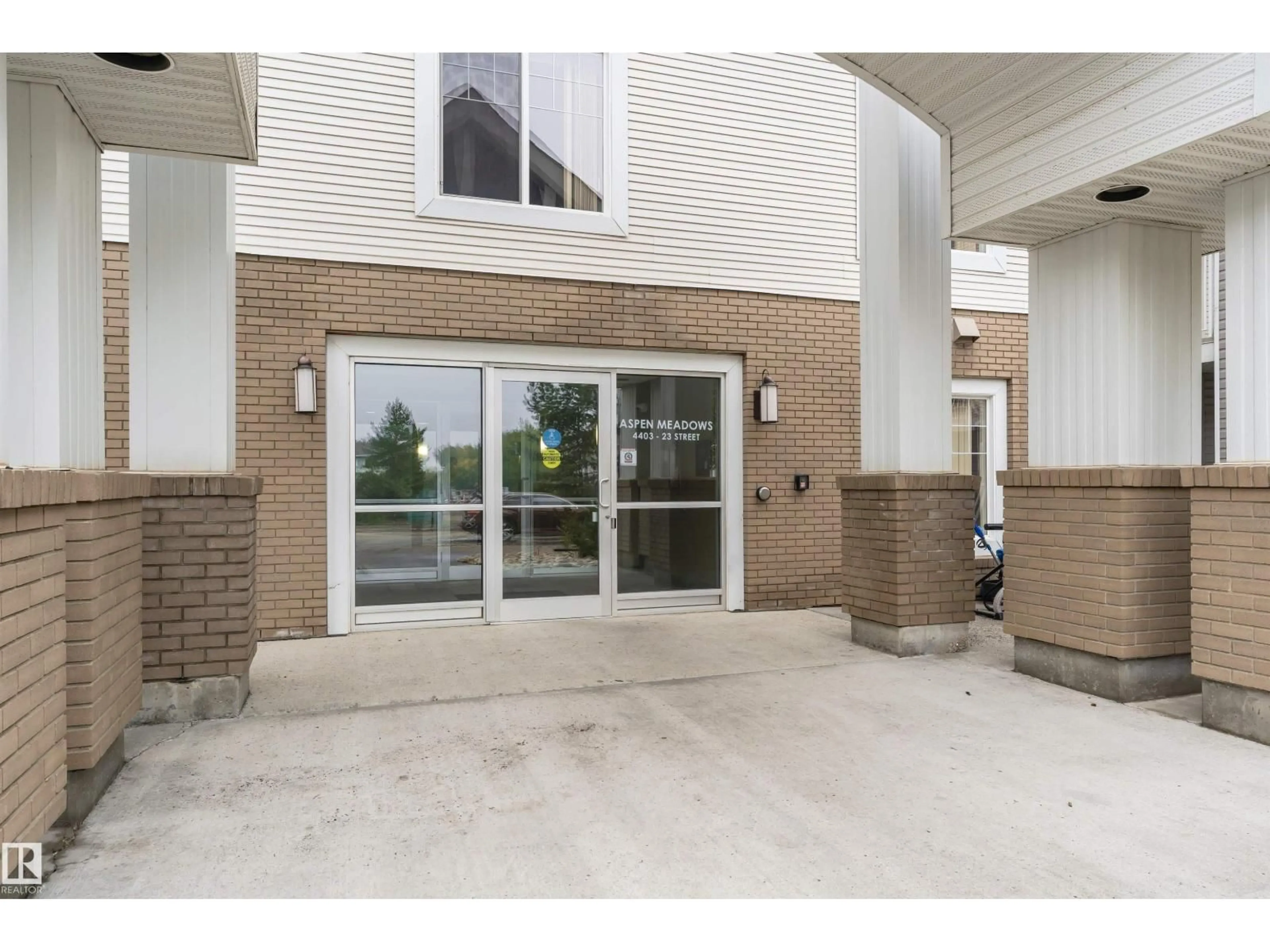 Indoor foyer for #314 - 4403 23 ST, Edmonton Alberta T6T0E4