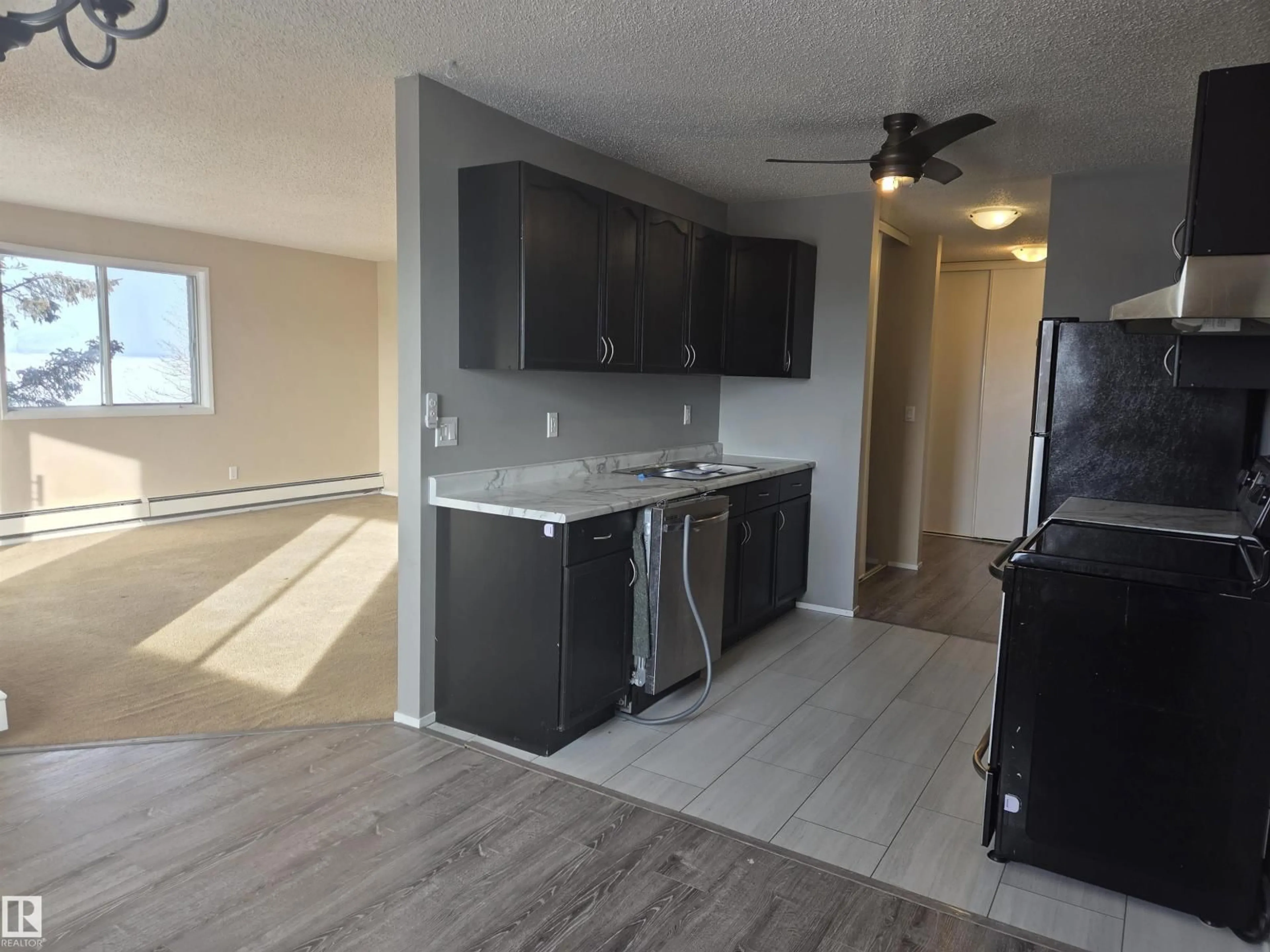 Unknown for 305 - 104 10 ST, Cold Lake Alberta T9M1J8