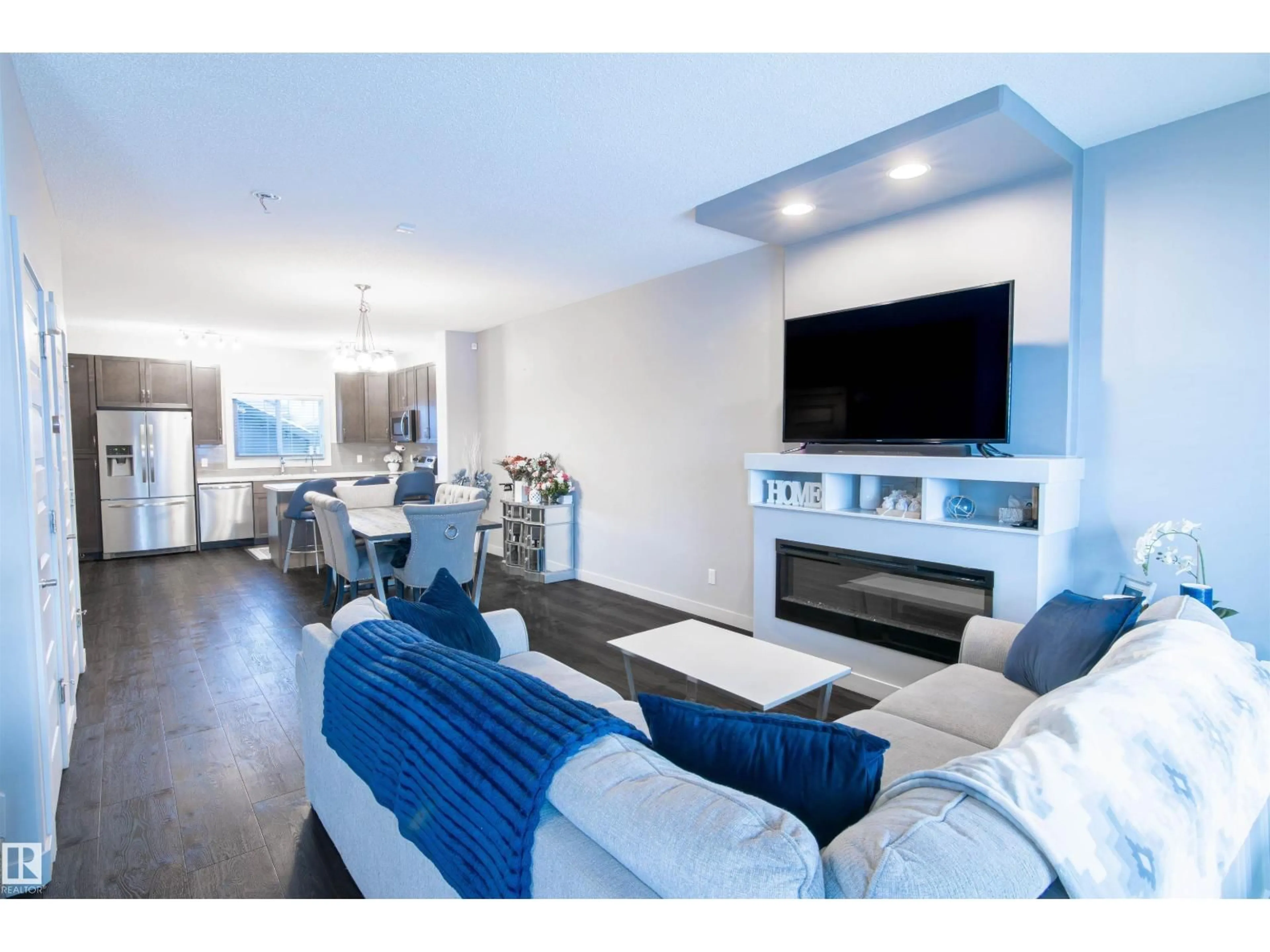 Living room with furniture, unknown for 888 CY BECKER DR, Edmonton Alberta T5Y3P3