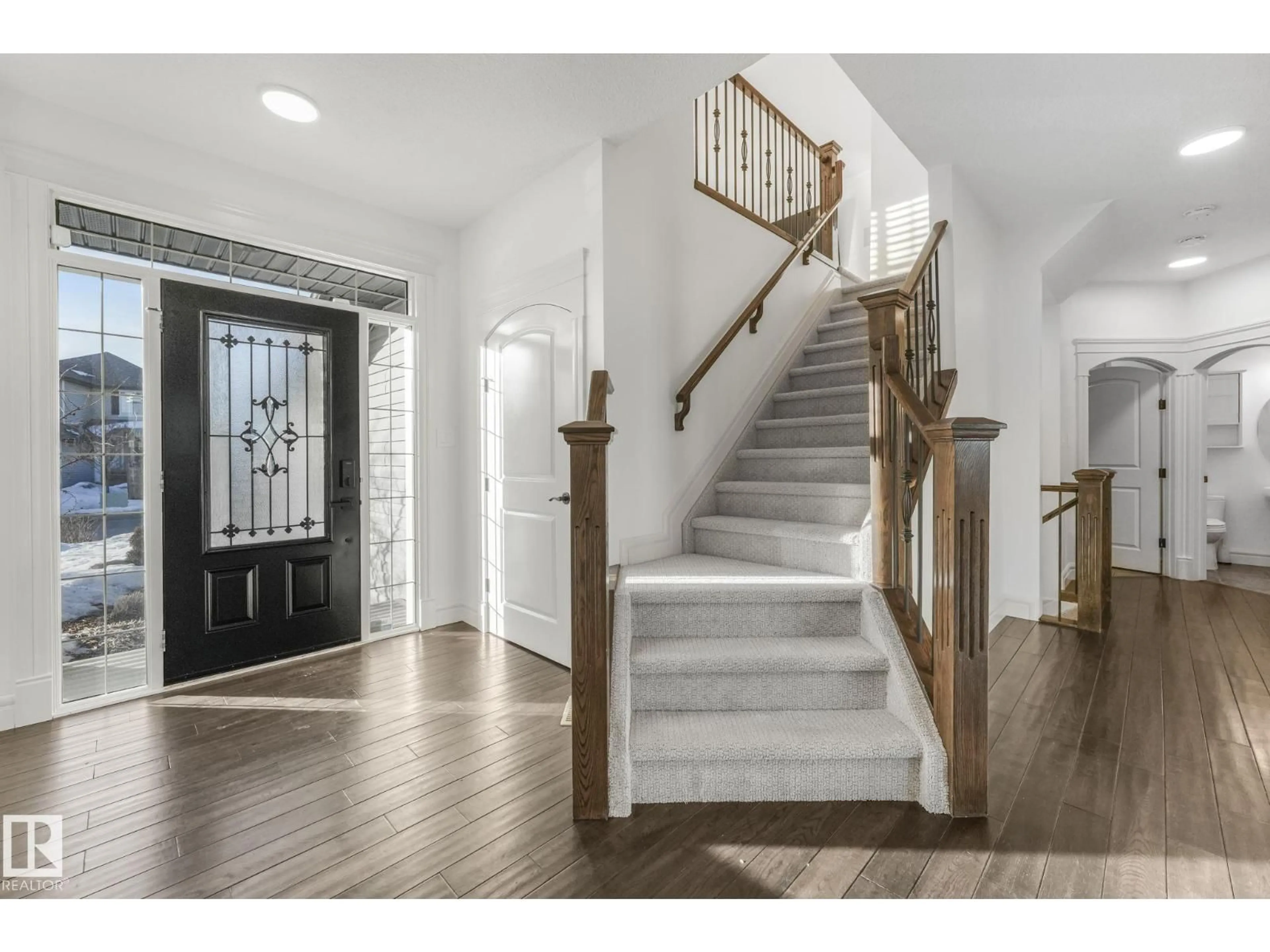 Indoor entryway for 70 SUMMERCOURT RD, Sherwood Park Alberta T8H2V9