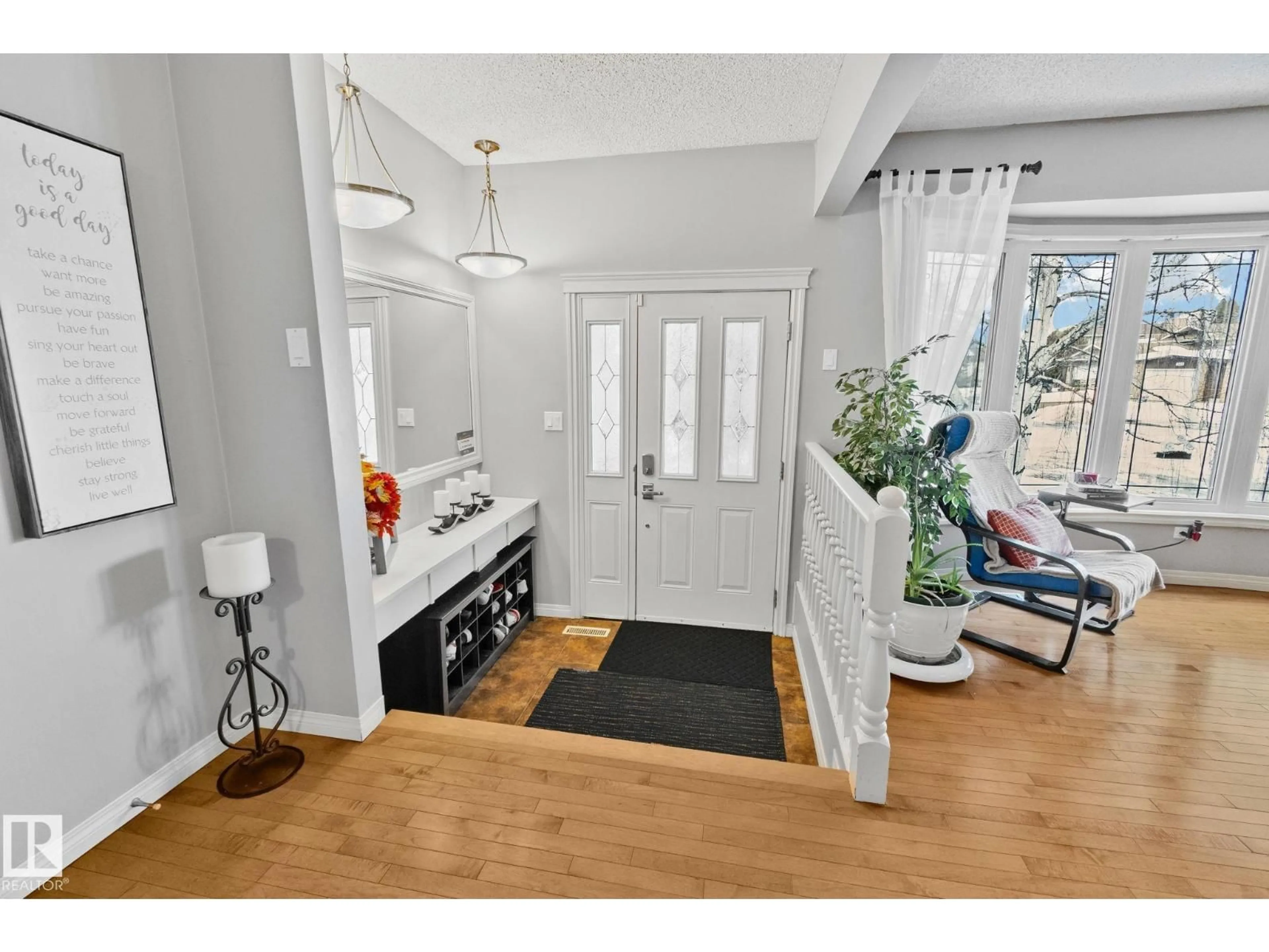 Indoor entryway for 18611 62A AV, Edmonton Alberta T5T2T4