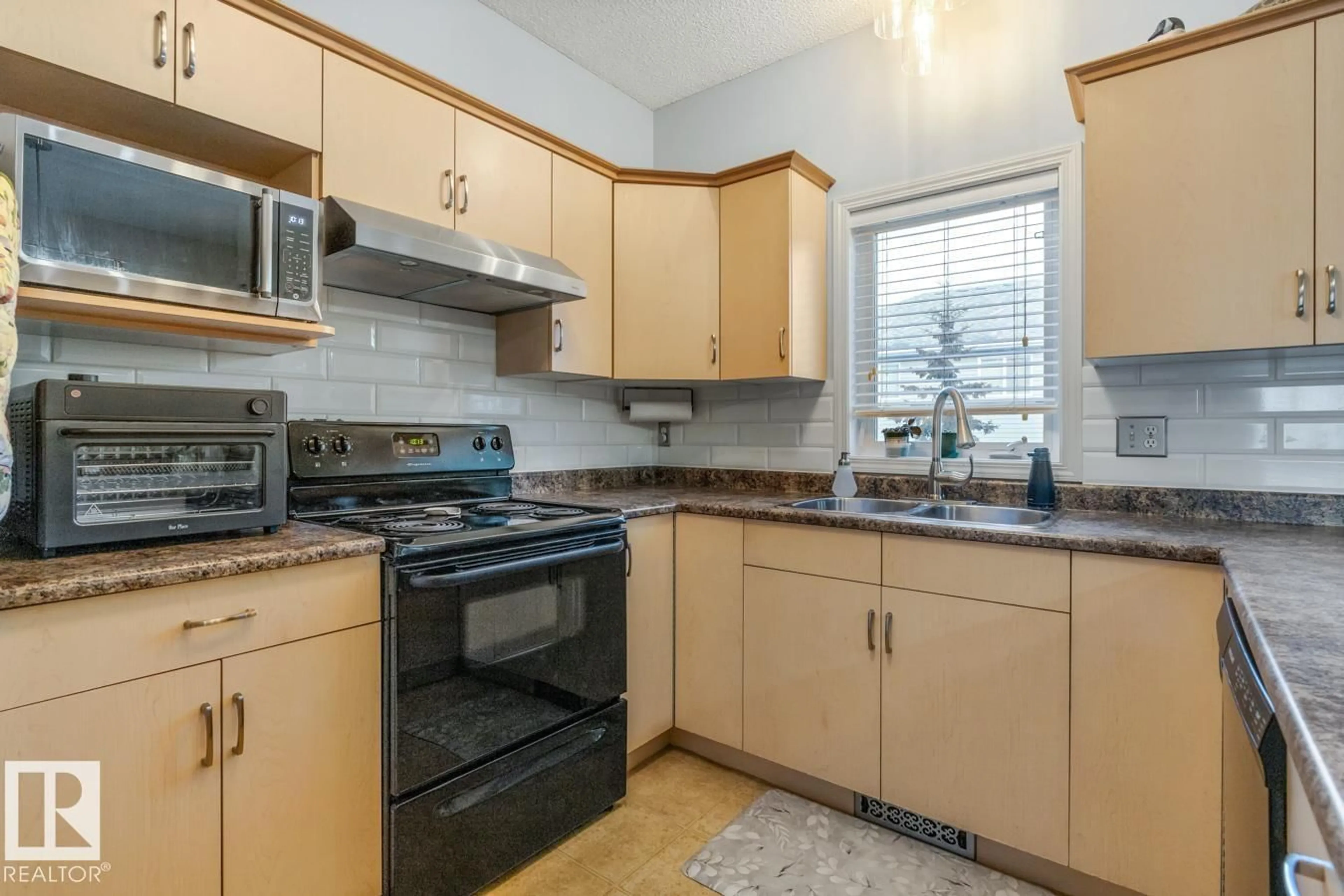 Standard kitchen, unknown for 16 5102 30 AV, Beaumont Alberta T4X0A9