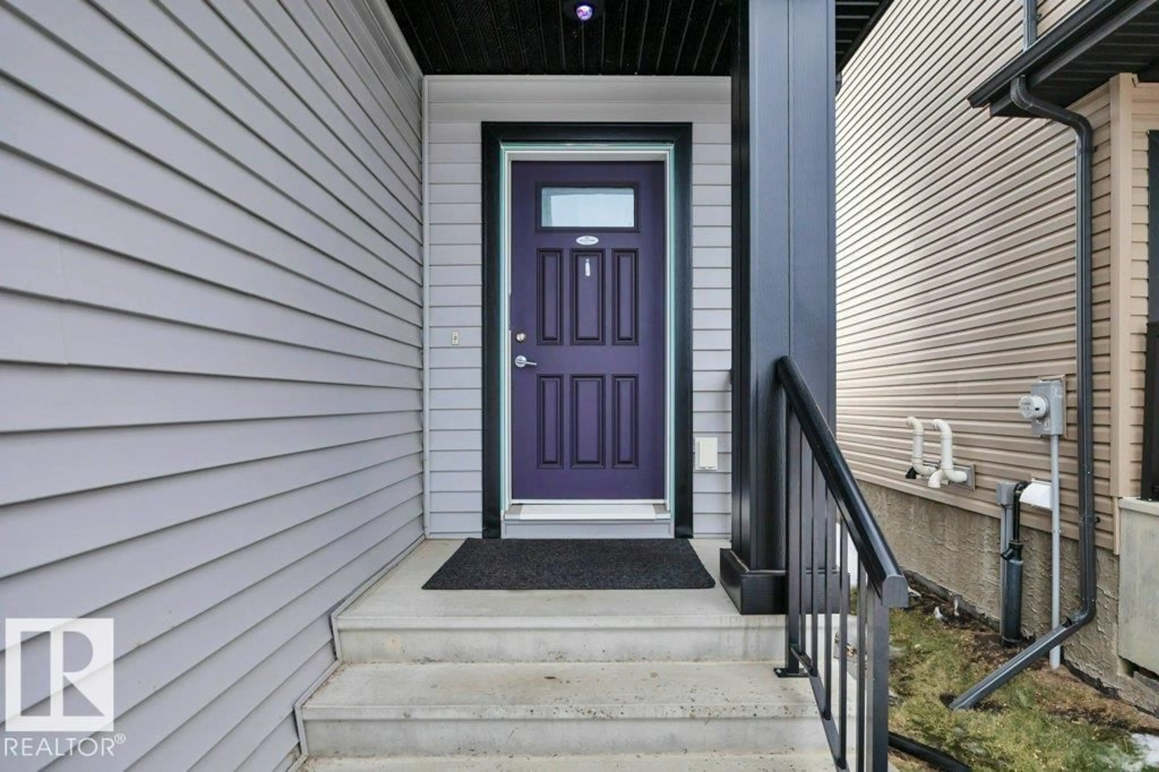 Indoor entryway for 45 SANDALWOOD PL, Leduc Alberta T9E1C3