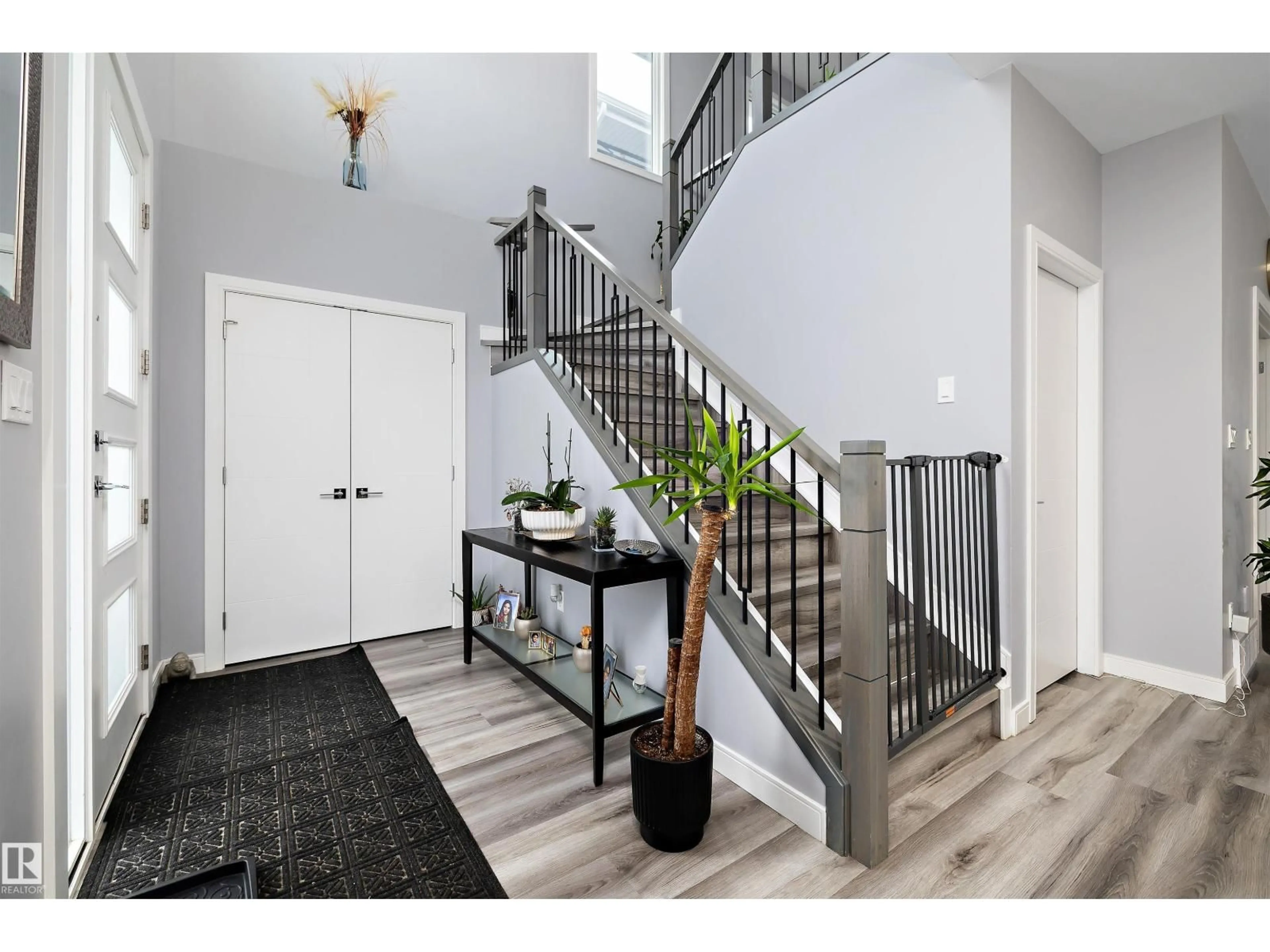 Indoor entryway for 4223 VETERANS WY, Edmonton Alberta T5E6W7