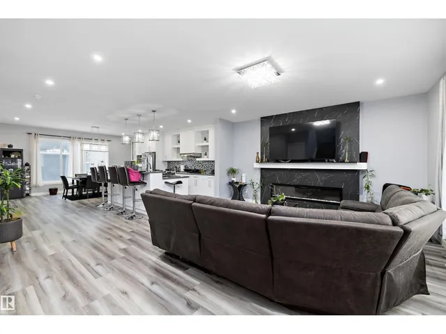 4223 VETERANS WY, Edmonton 5