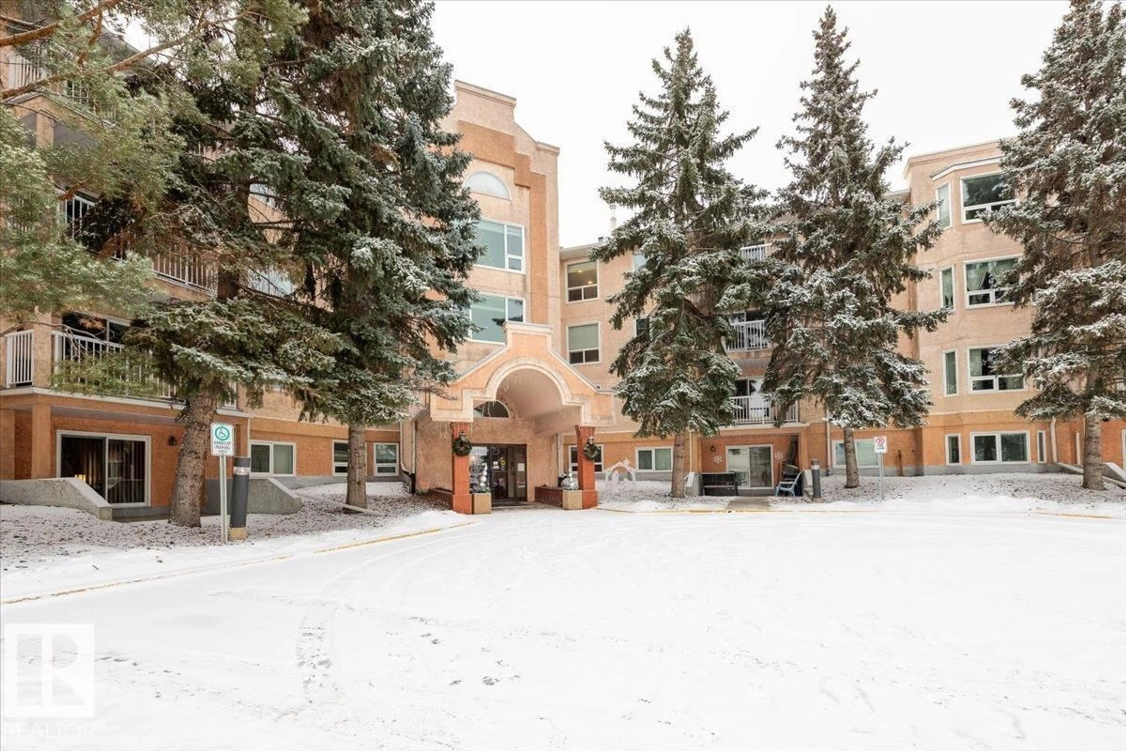 Patio, street for #111 - 10935 21 AV, Edmonton Alberta T6J6R3