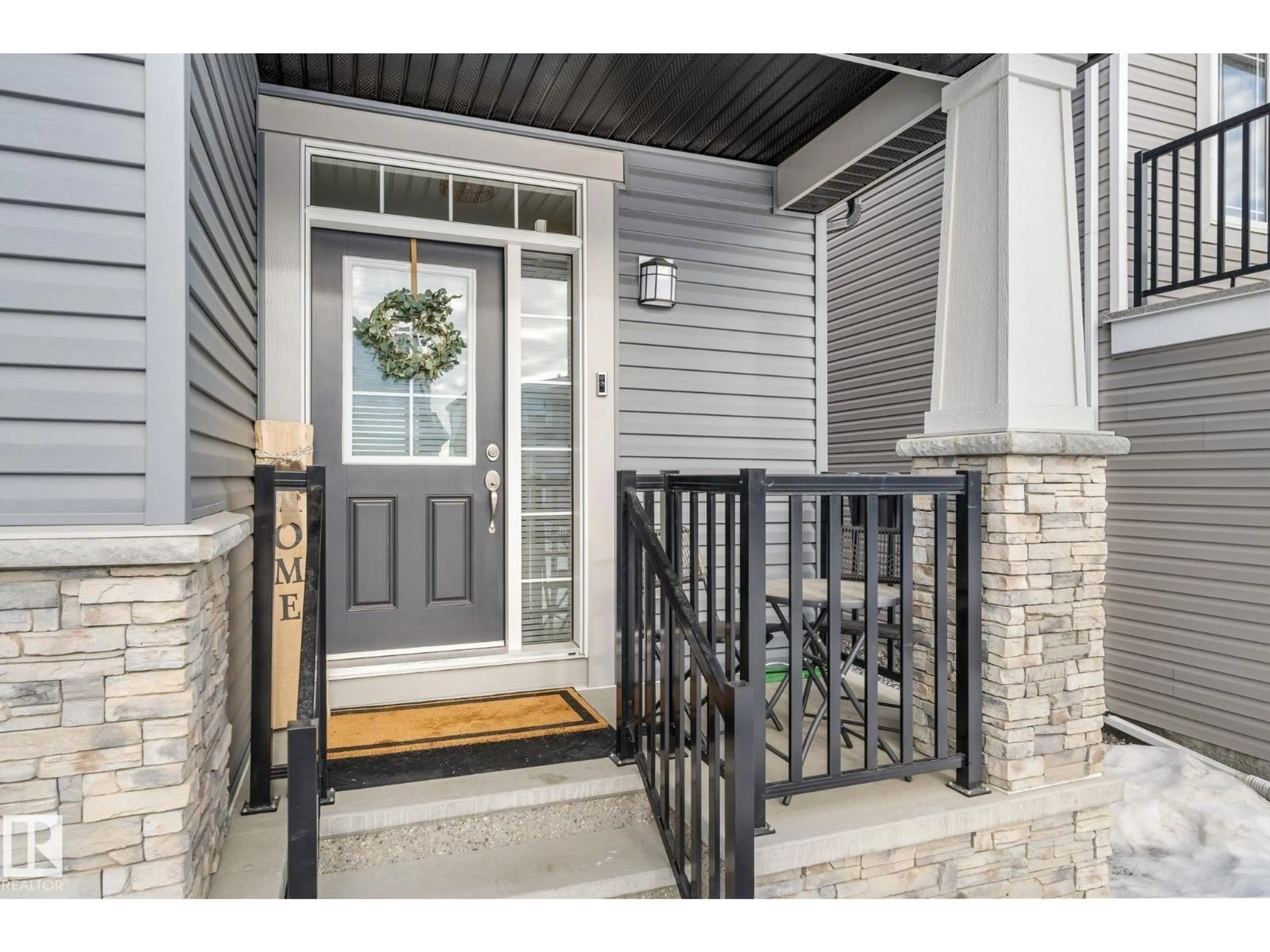 Indoor entryway for 1082 STONESIDE RD, Sherwood Park Alberta T8H3A1