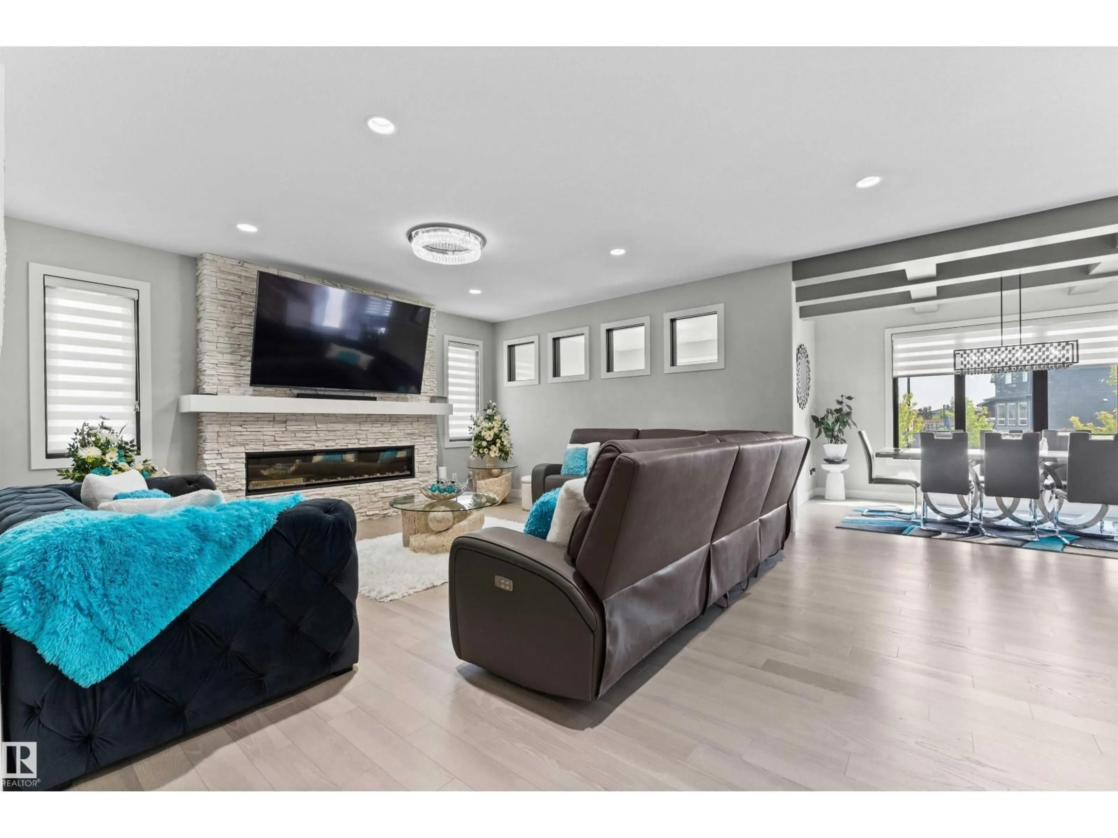 Living room with furniture, unknown for SW - 6813 KNOX LO, Edmonton Alberta T6W4R3