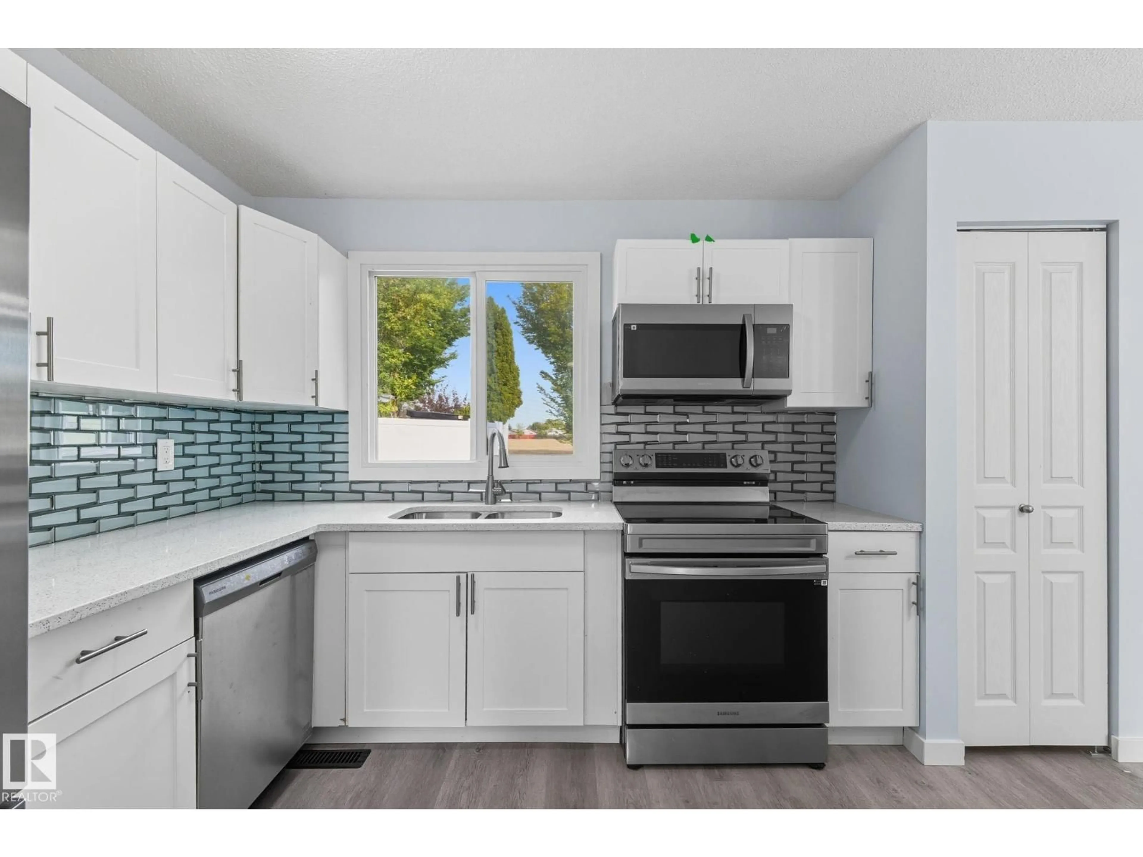 Standard kitchen, unknown for 13251 47 ST, Edmonton Alberta T5A3L5