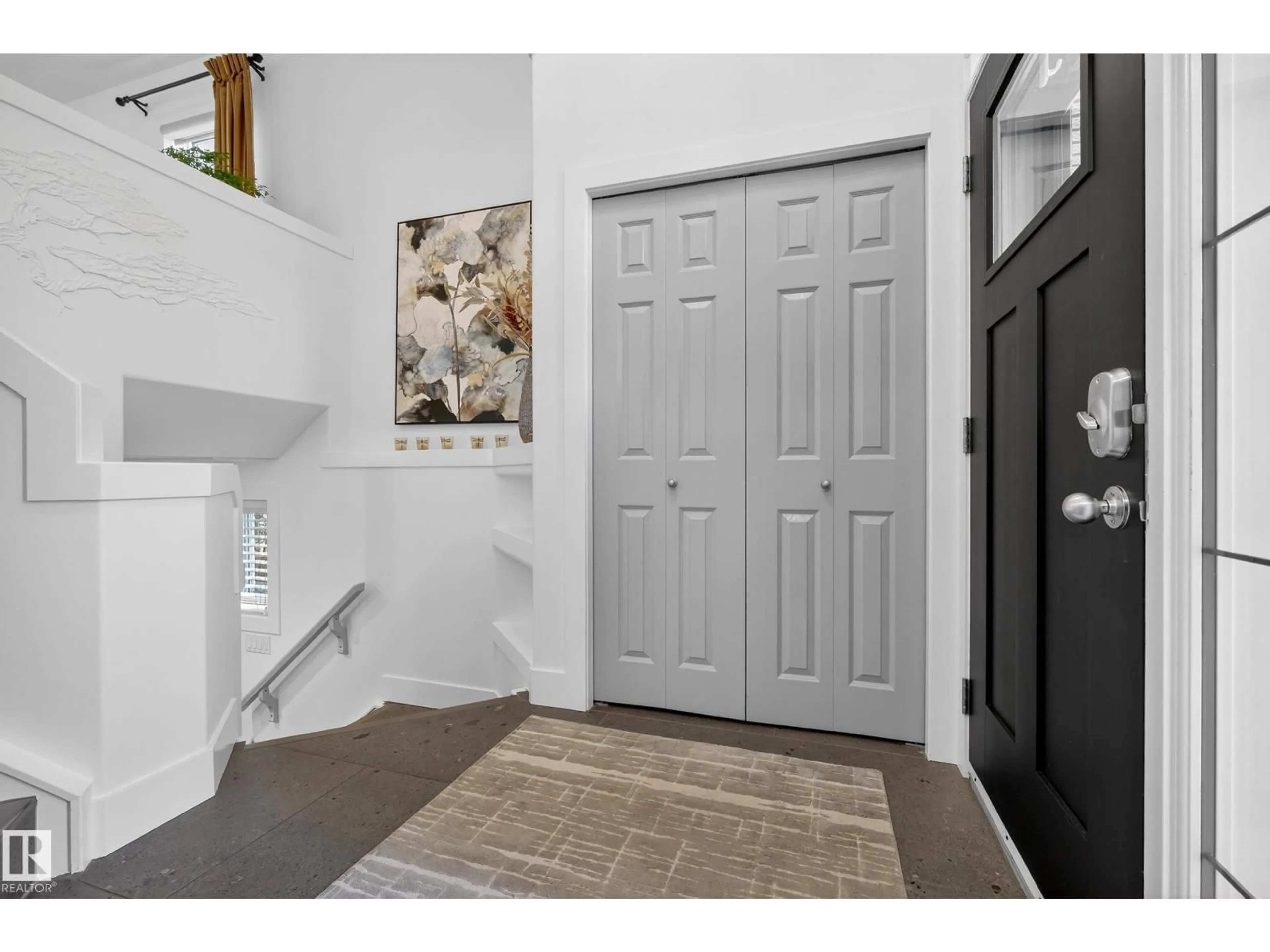 Indoor entryway for 142 HIGHGROVE TC, Sherwood Park Alberta T8A6G8