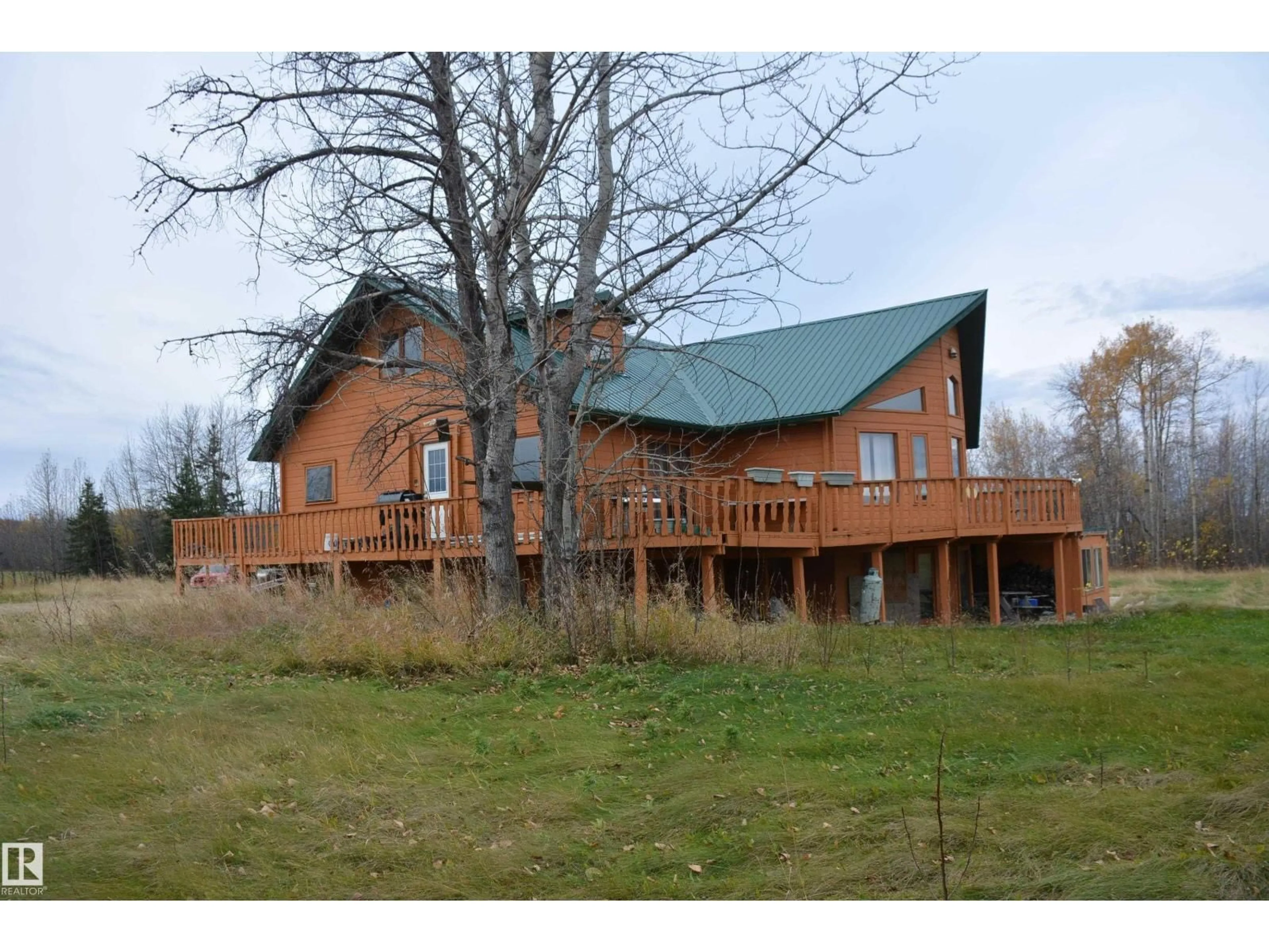 A pic from outside/outdoor area/front of a property/back of a property/a pic from drone, building for 690060 HWY 44, Rural Lesser Slave River M.D. Alberta T0G2B0