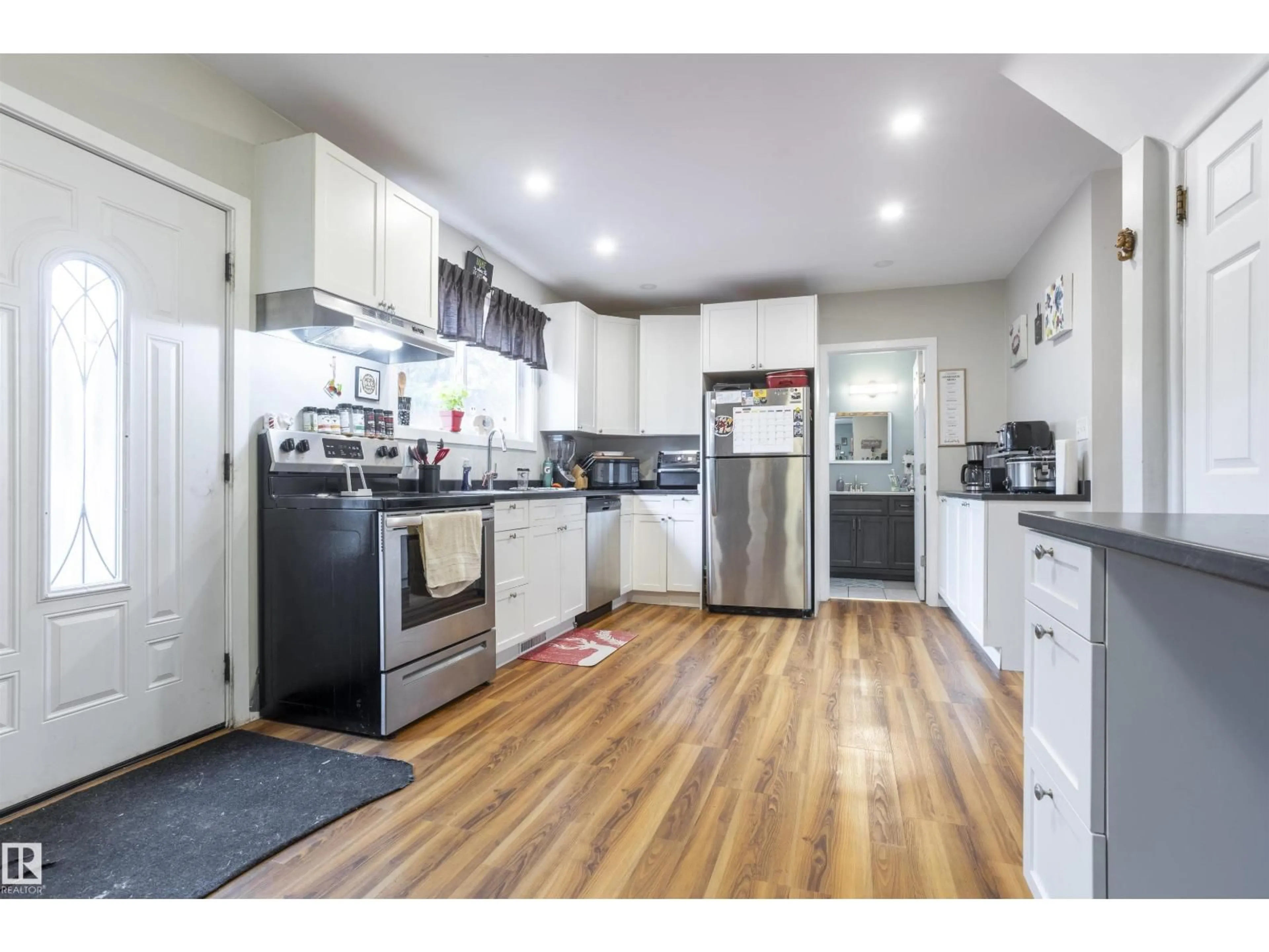 Standard kitchen, wood/laminate floor for 10880 73 ST, Edmonton Alberta T5B1Y7