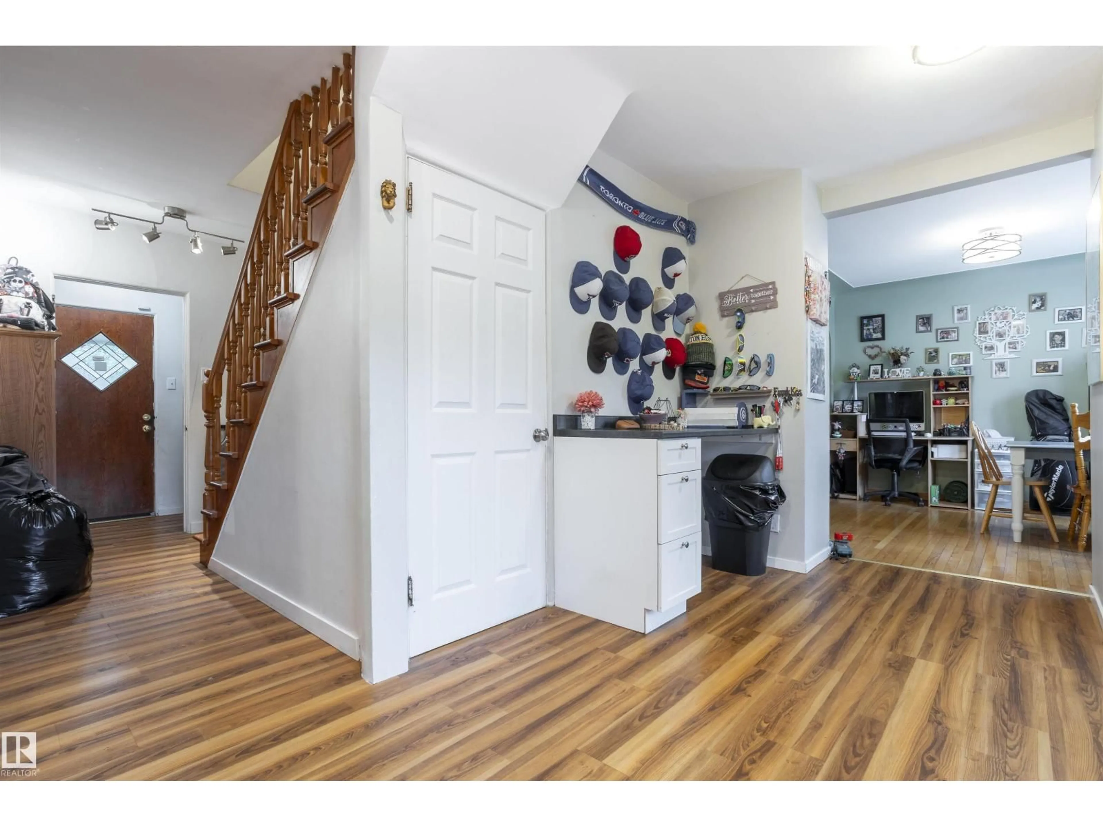 Indoor entryway for 10880 73 ST, Edmonton Alberta T5B1Y7