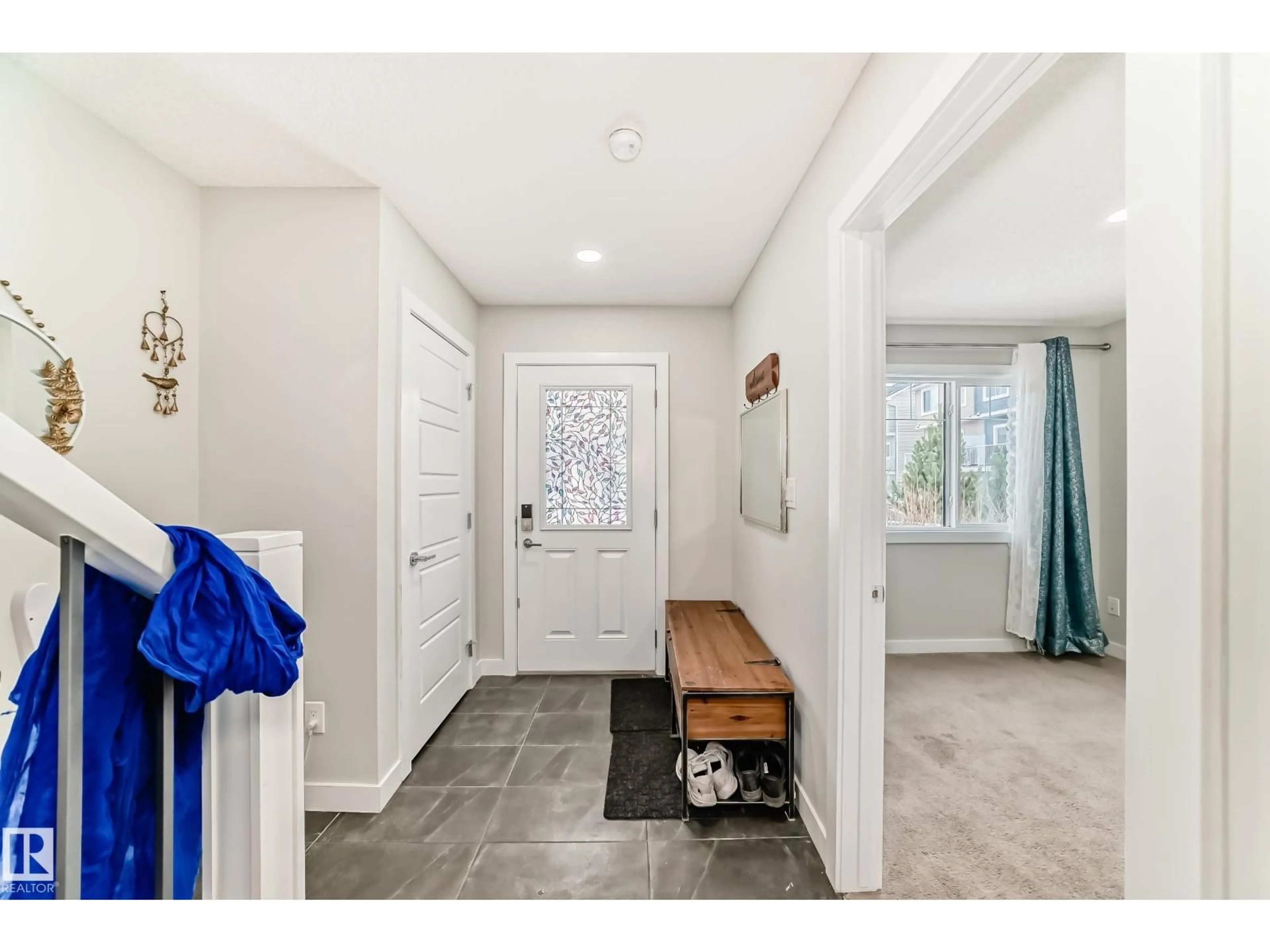 Indoor entryway for 55 2215 24 ST NW, Edmonton Alberta T6T1A6