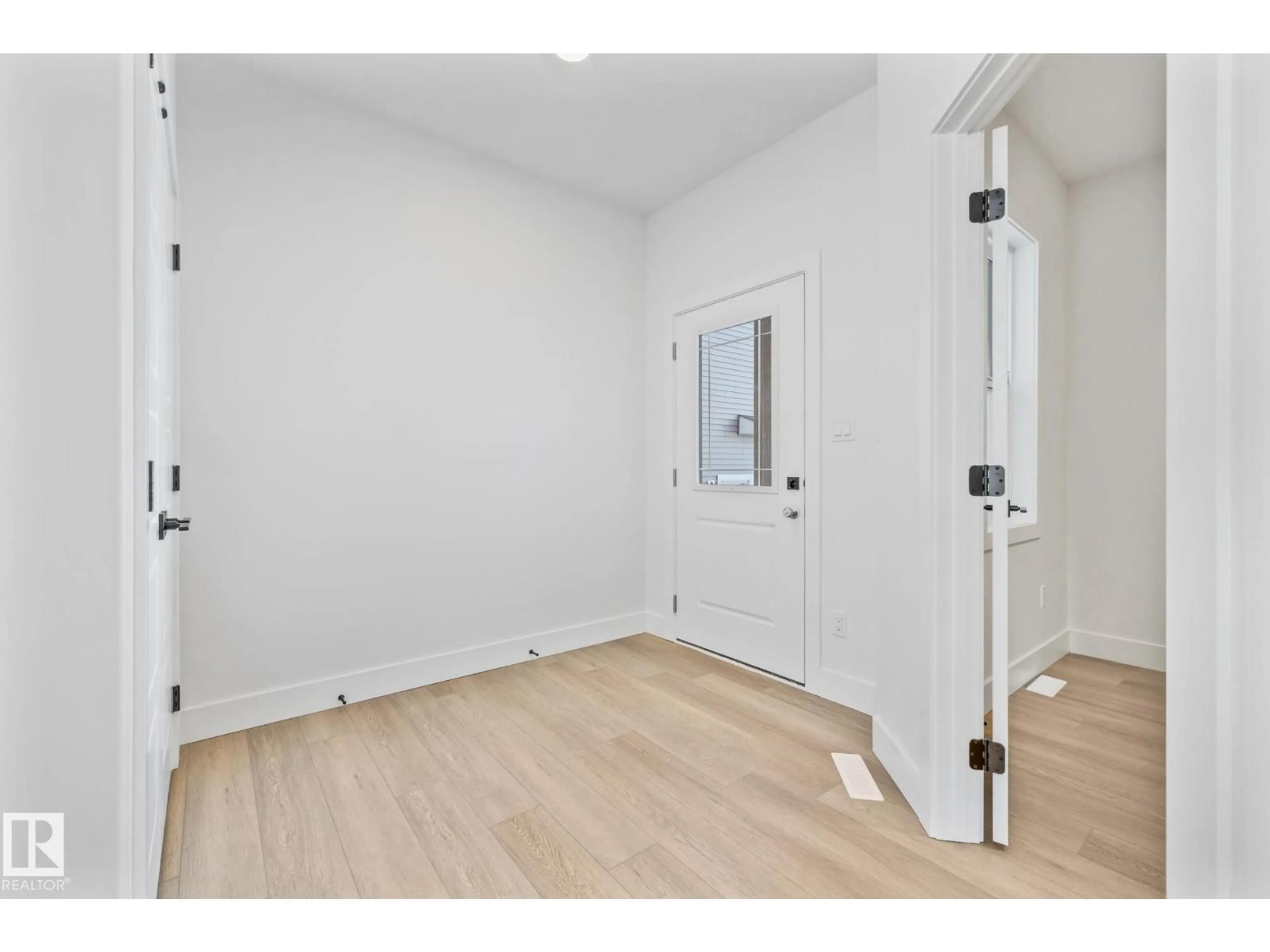 Indoor entryway for 157 ELM ST, Fort Saskatchewan Alberta T8L0X8