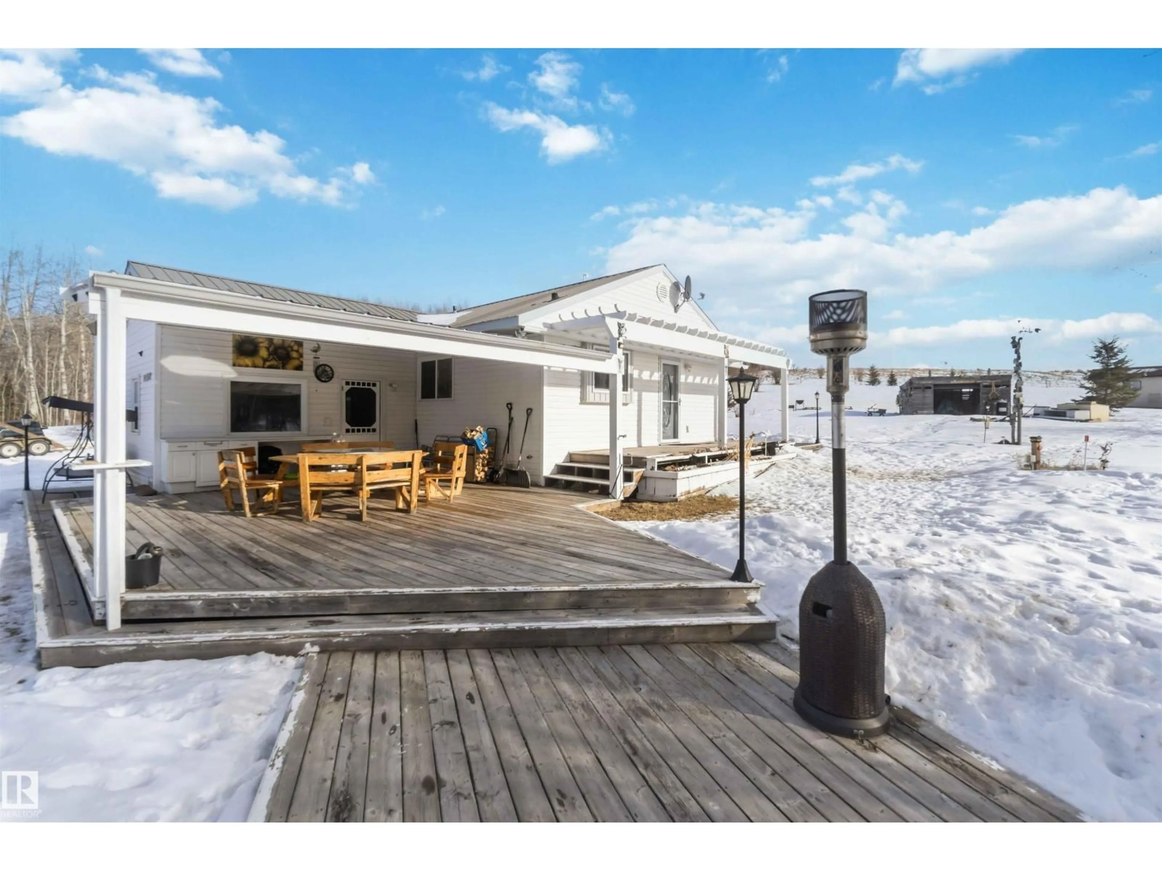 Patio, street for 460041 RANGE ROAD 41, Rural Wetaskiwin County Alberta T0C2X0