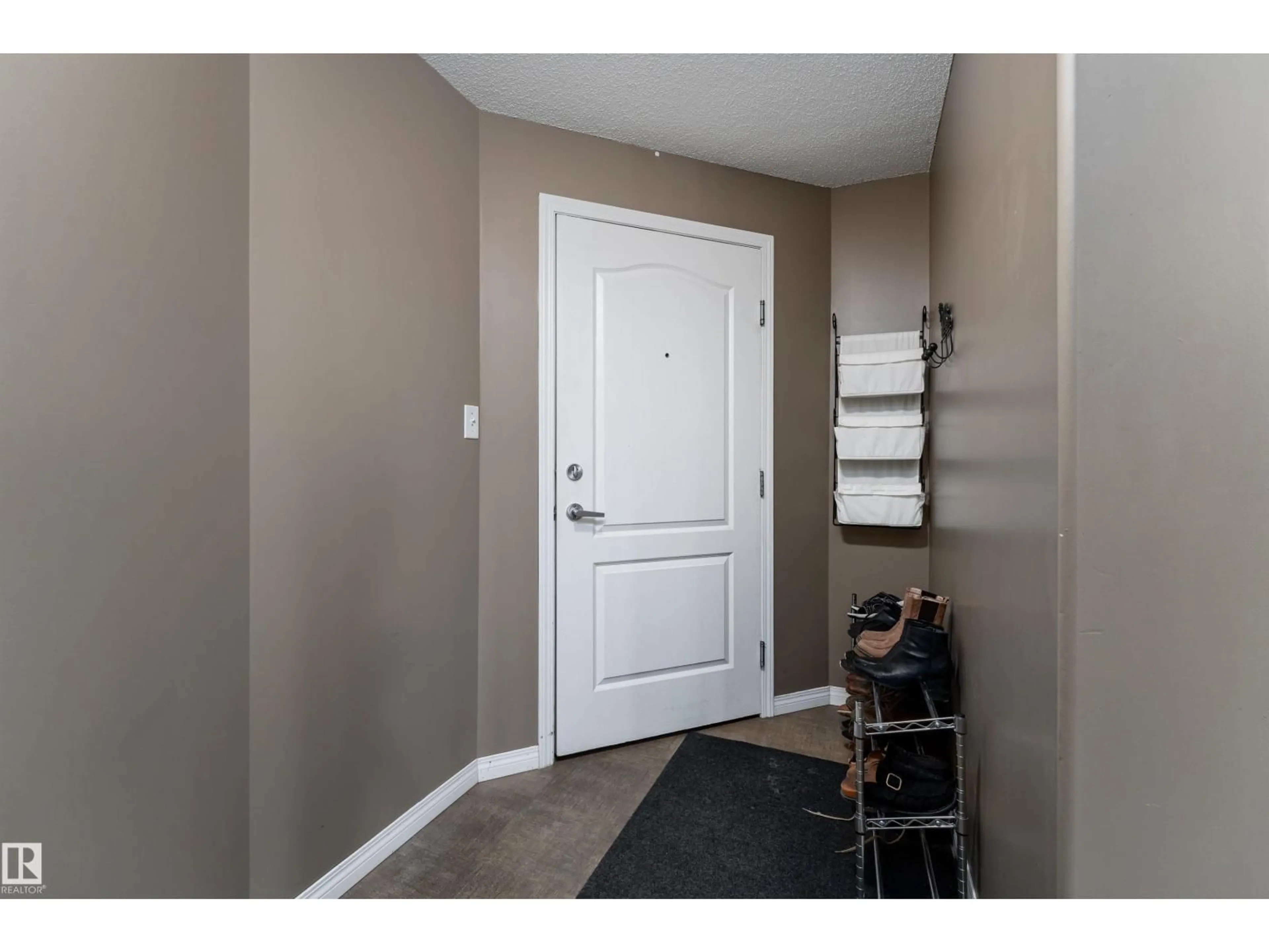 Indoor entryway for 1520 - 325 HAMMOND GA NW, Edmonton Alberta T6M0J4