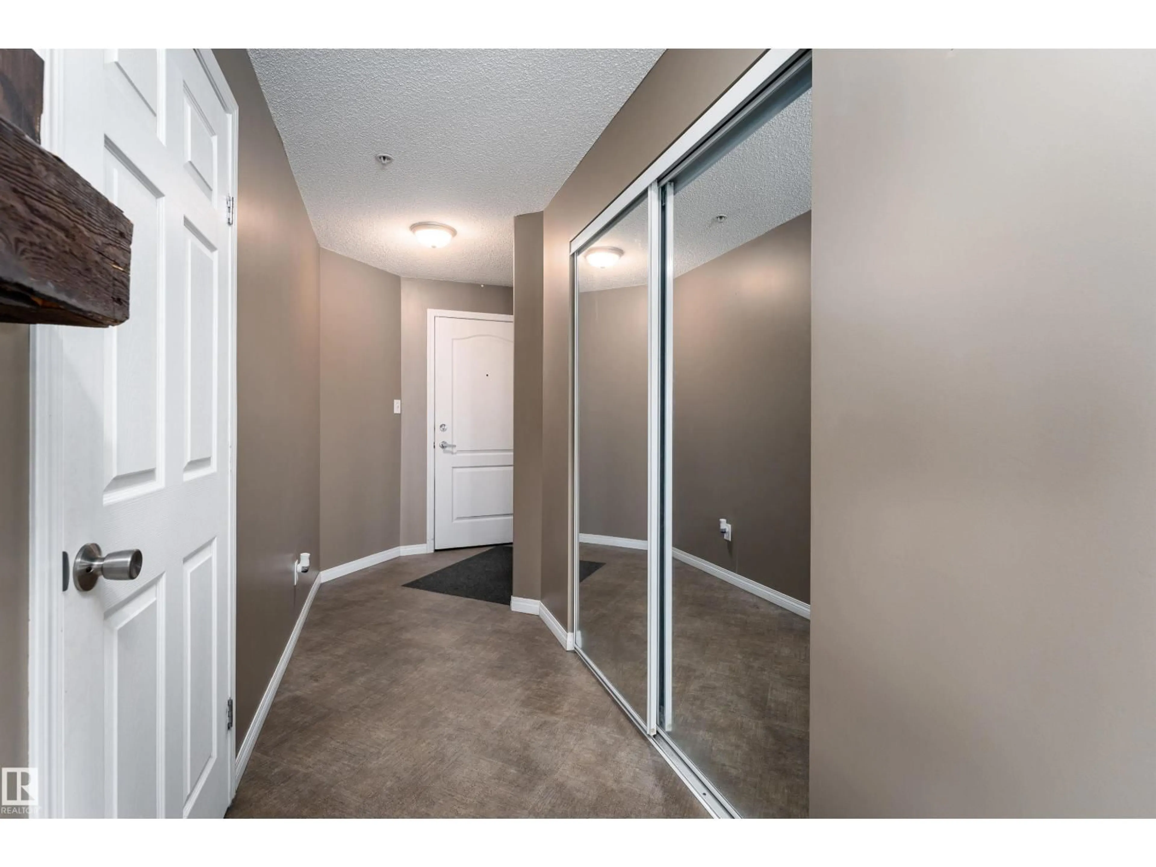 Indoor entryway for 1520 - 325 HAMMOND GA NW, Edmonton Alberta T6M0J4