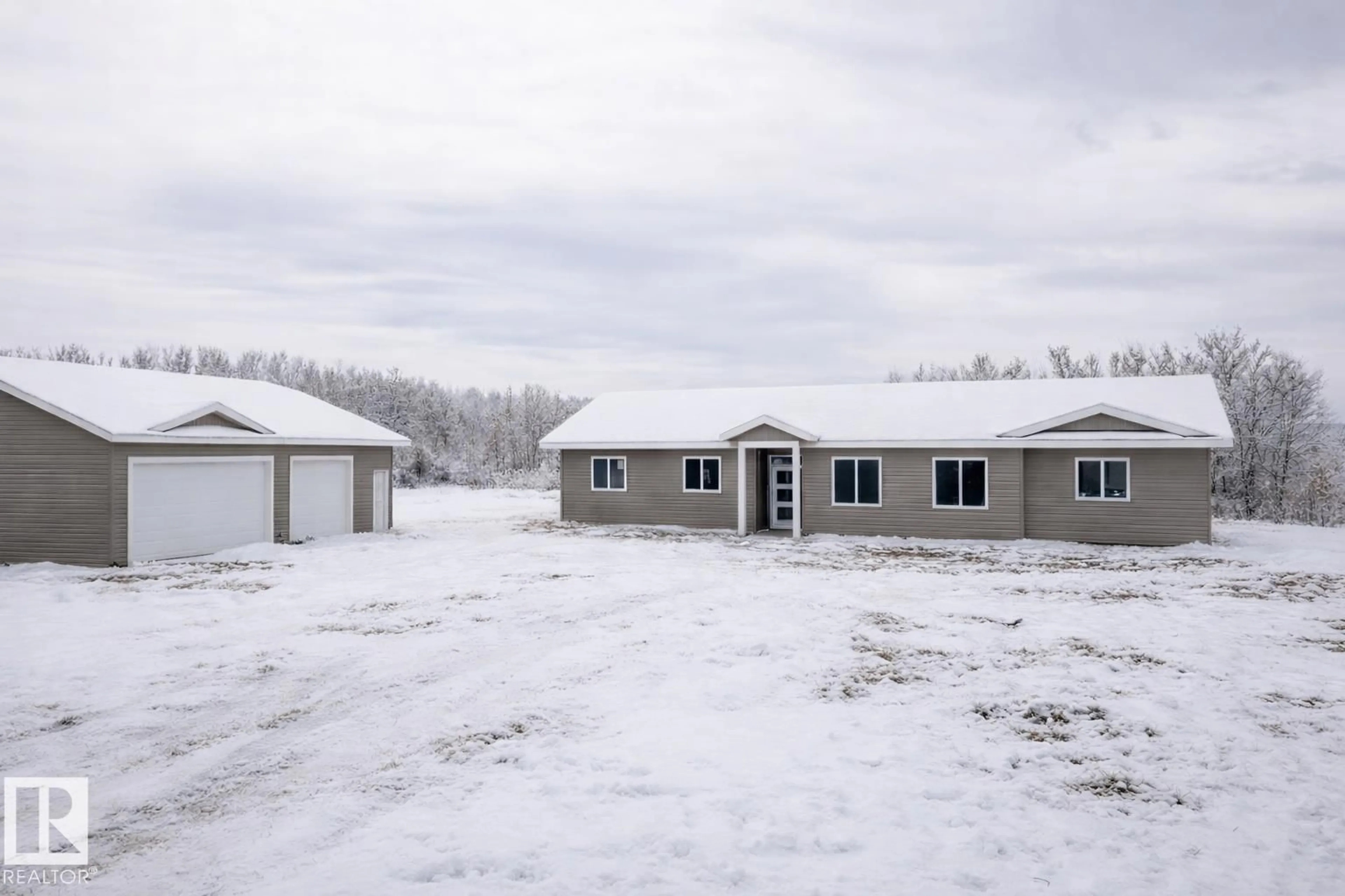 A pic from outside/outdoor area/front of a property/back of a property/a pic from drone, building for 50106 - 60 RANGE ROAD 200, Rural Beaver County Alberta T0B4J2