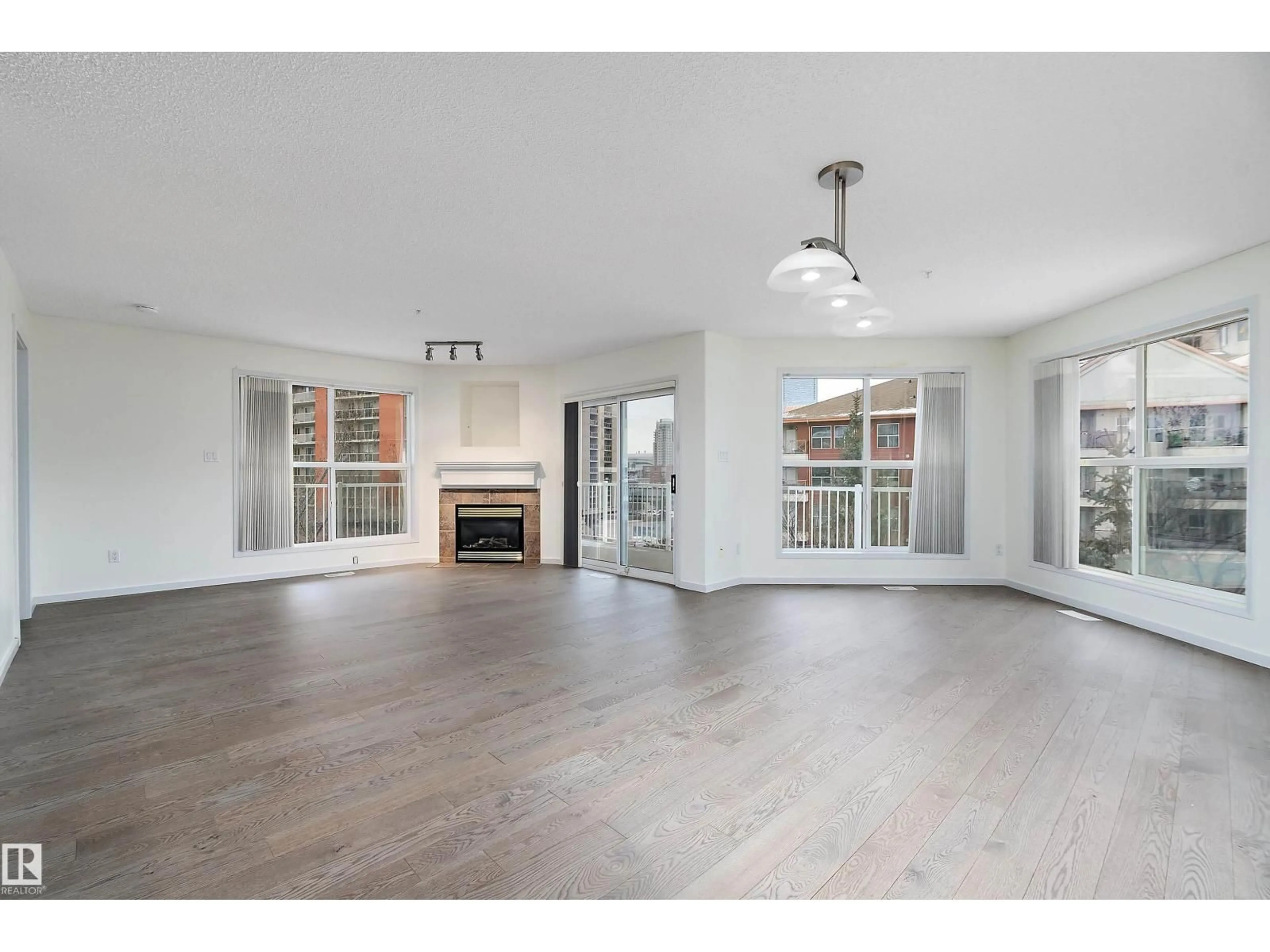 A pic of a room for 409 - 10221 111 ST NW, Edmonton Alberta T5K2W5