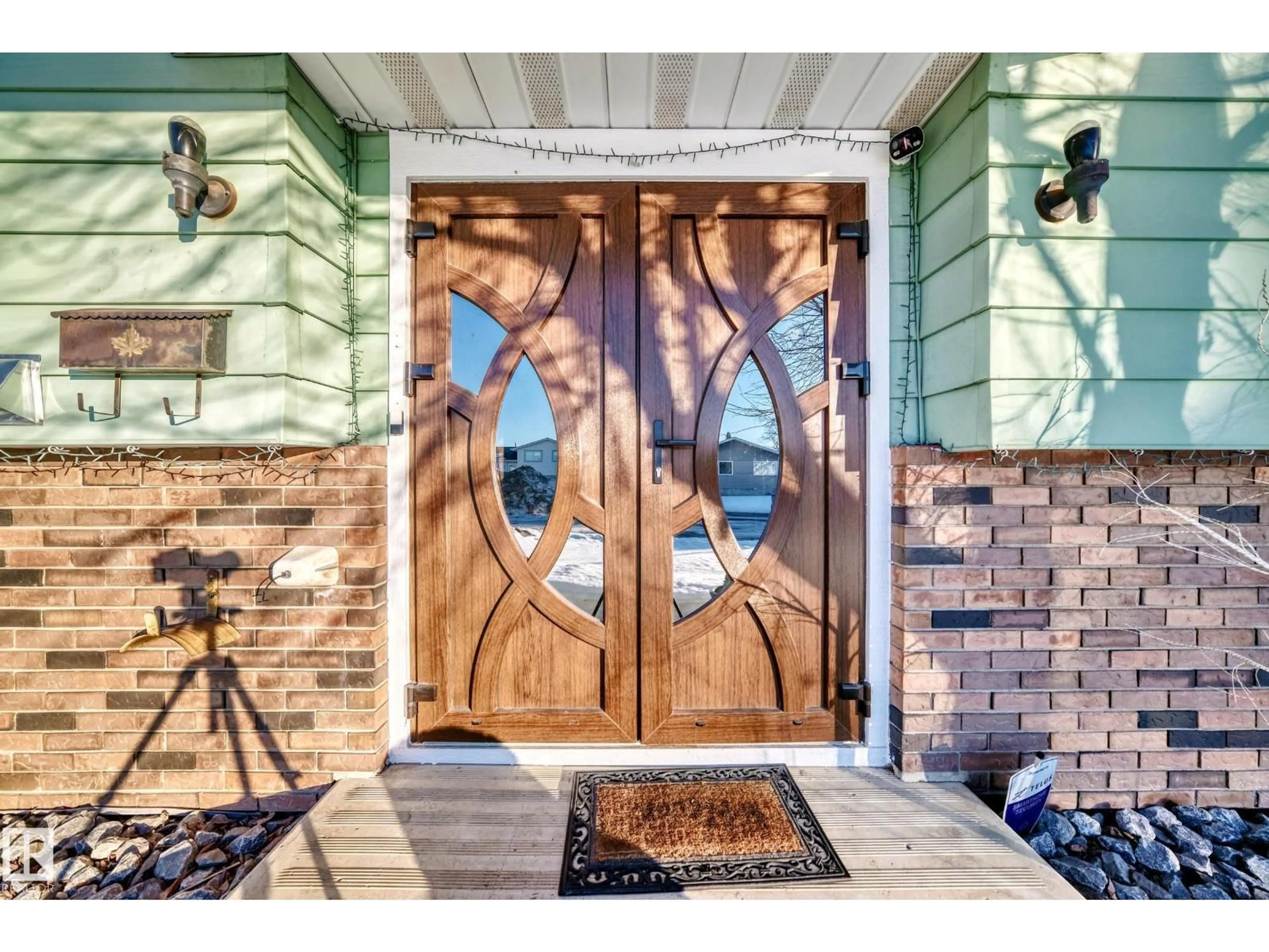 Indoor entryway for 3426 135A AV, Edmonton Alberta T5A2V9