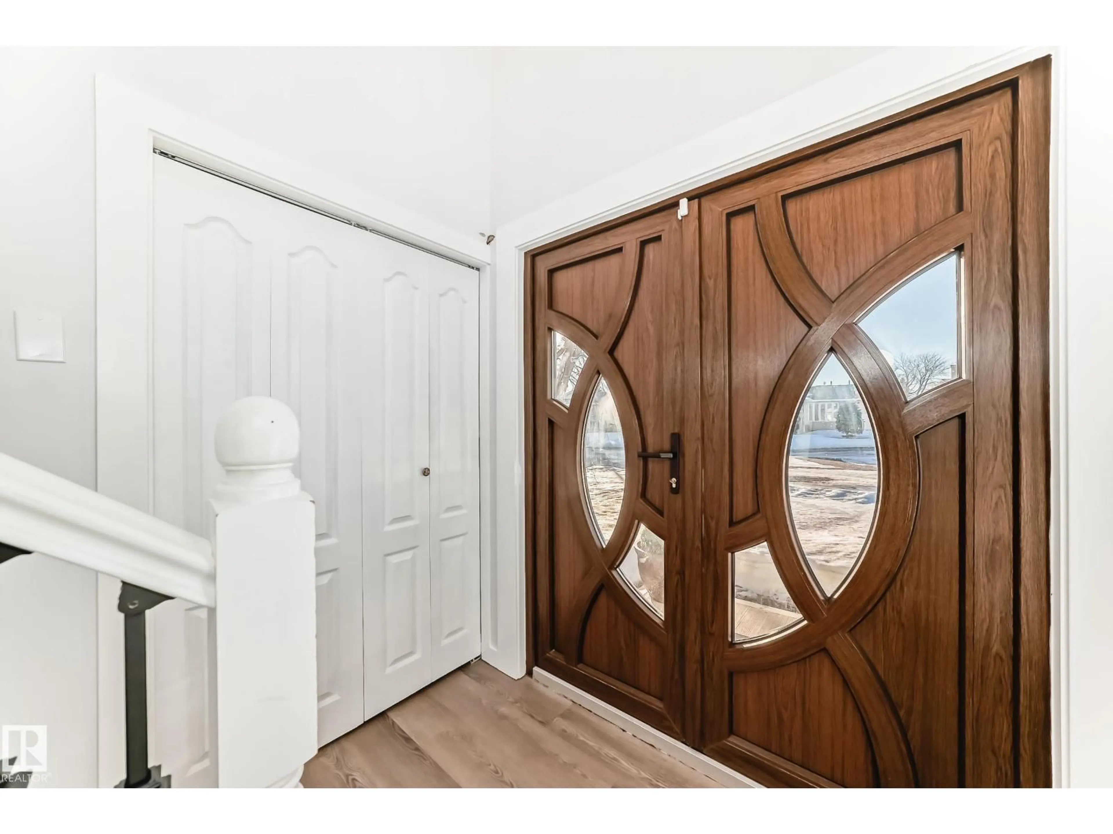 Indoor entryway for 3426 135A AV, Edmonton Alberta T5A2V9