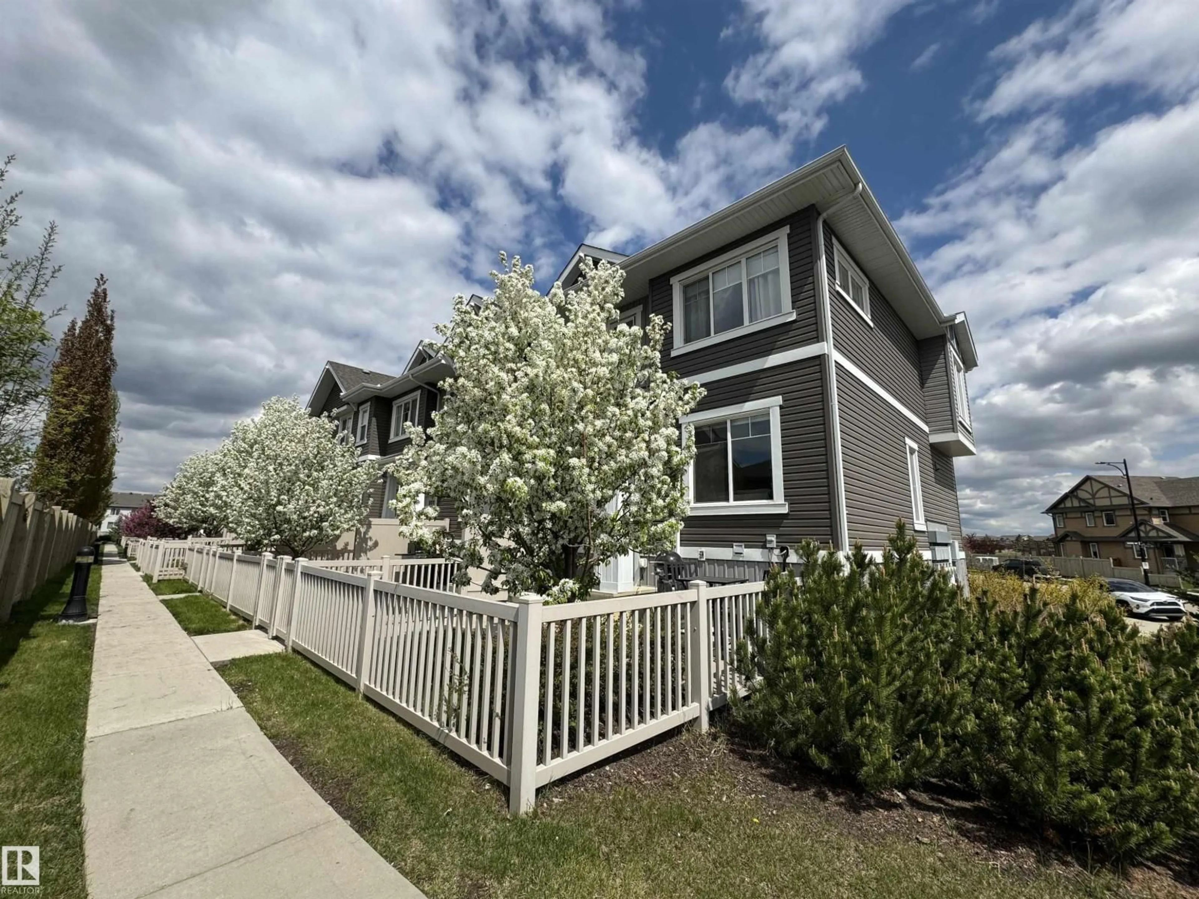 Home with vinyl exterior material, unknown for 18 1140 CHAPPELLE BV, Edmonton Alberta T6W2Z3