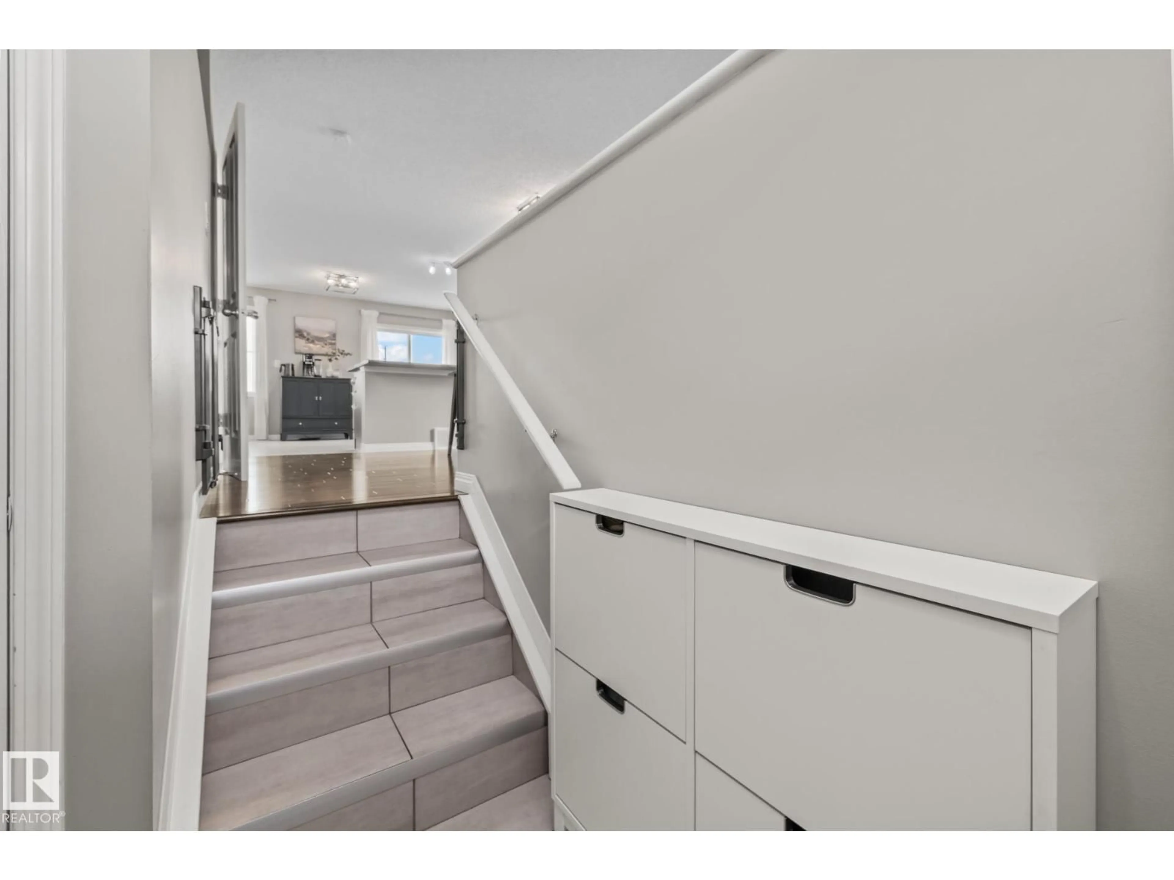 Indoor foyer for 18 1140 CHAPPELLE BV, Edmonton Alberta T6W2Z3