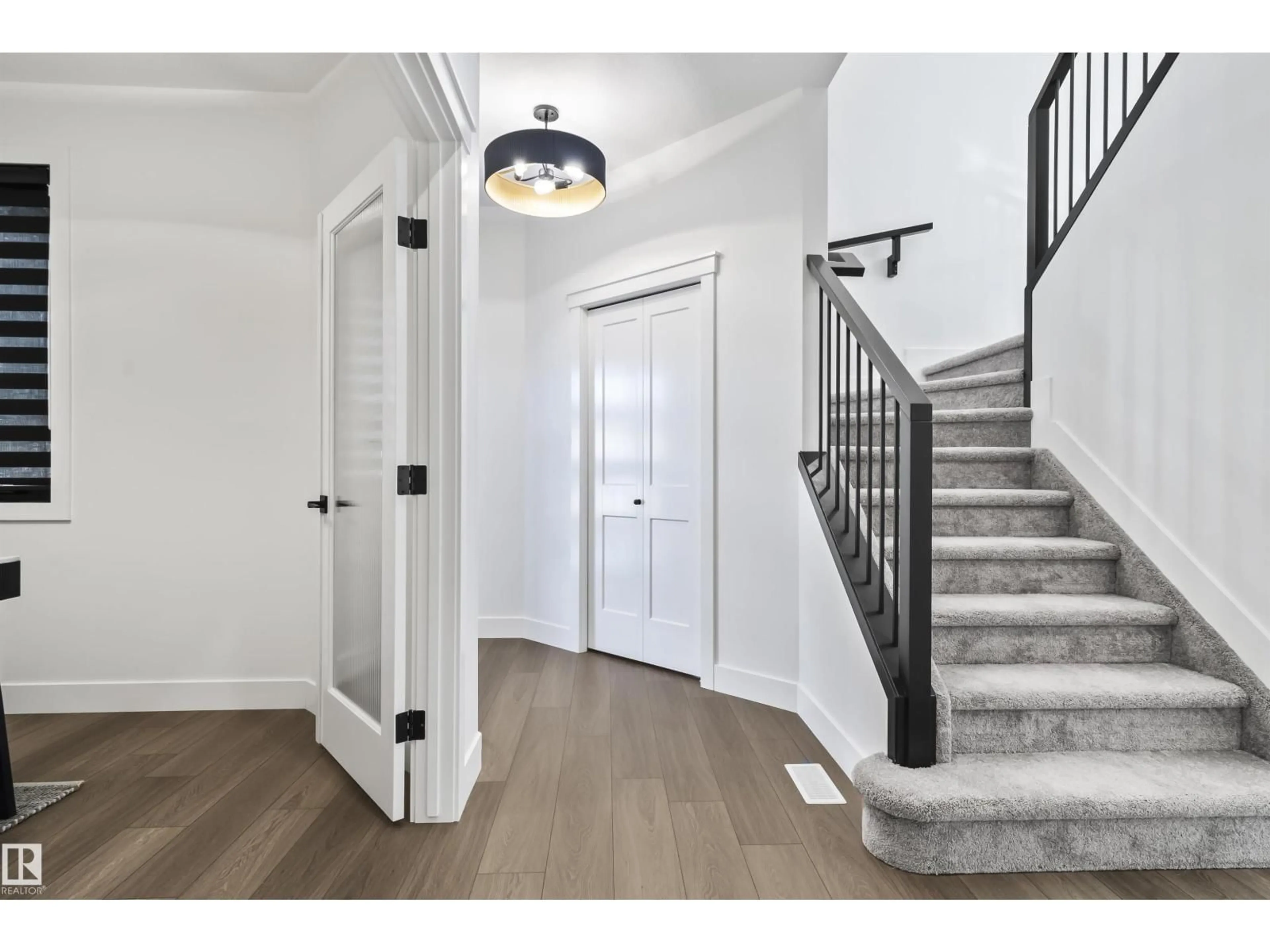 Indoor entryway for 68 FENWYCK BV, Spruce Grove Alberta T7X3G5