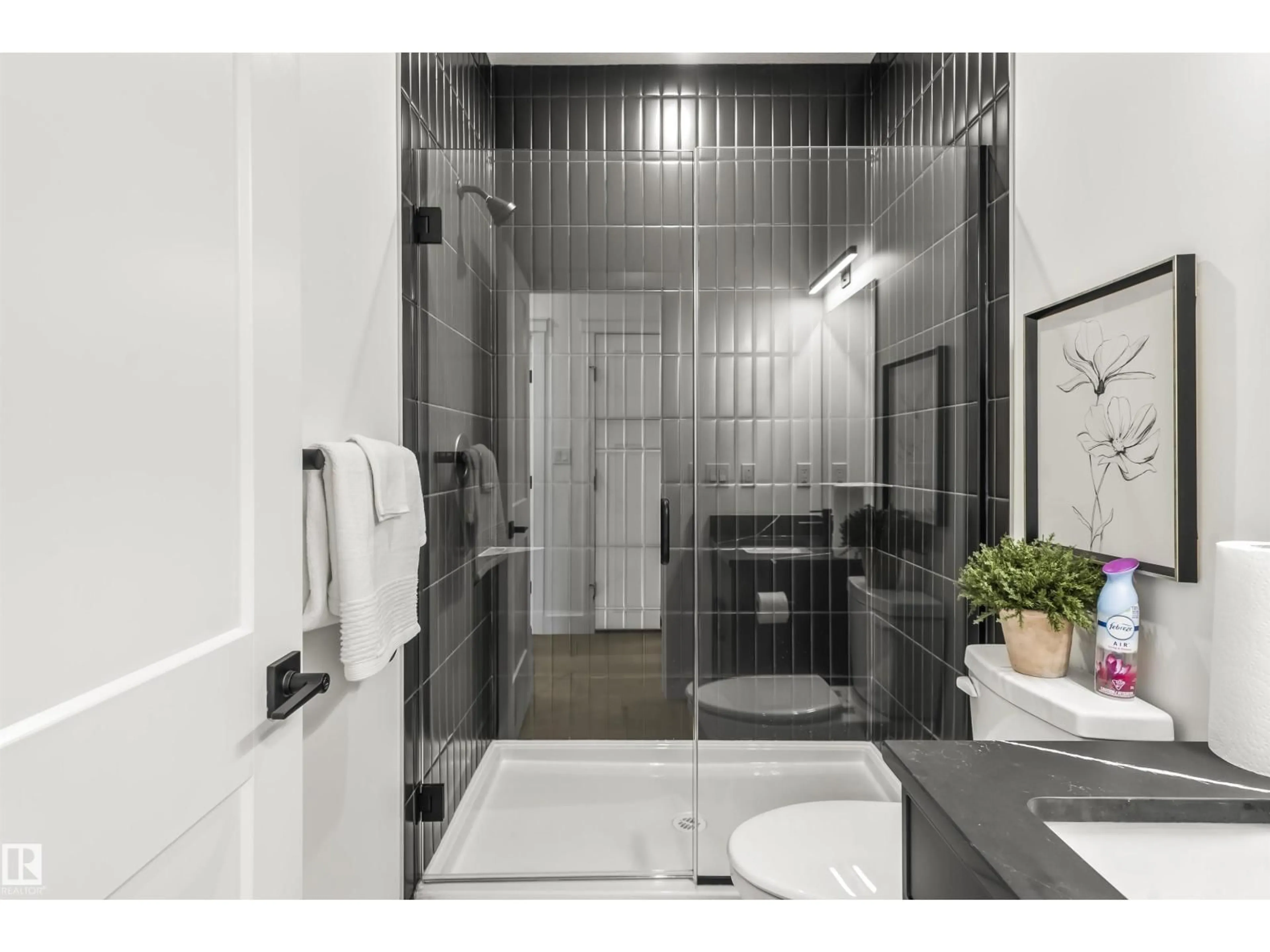 Contemporary bathroom, ceramic/tile floor for 68 FENWYCK BV, Spruce Grove Alberta T7X3G5