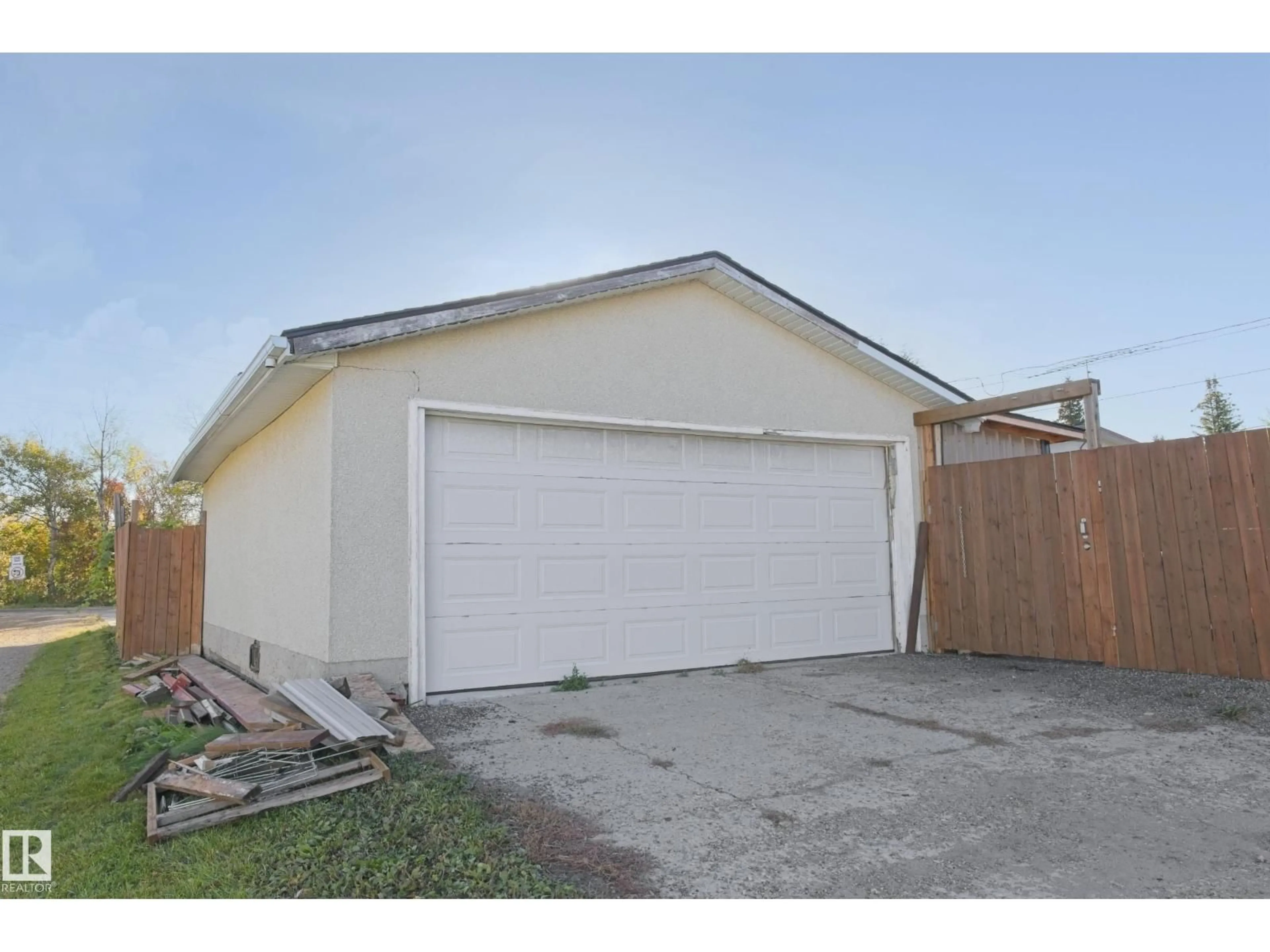 Indoor garage for 5226 43 ST, Barrhead Alberta T7N1J7