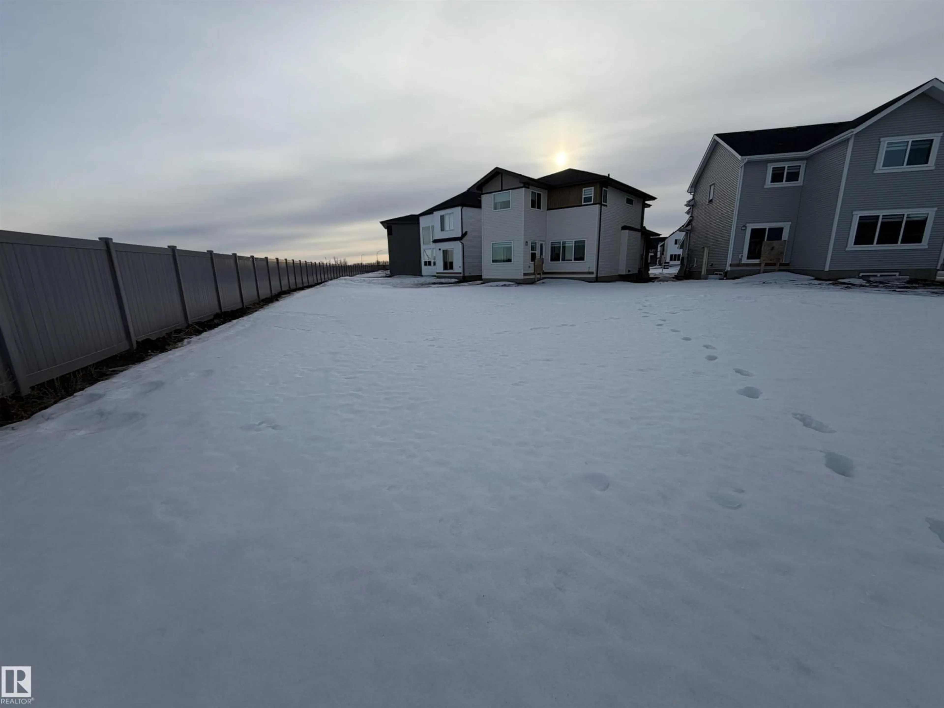 Unknown for 19011 20 AV, Edmonton Alberta T6M3E8