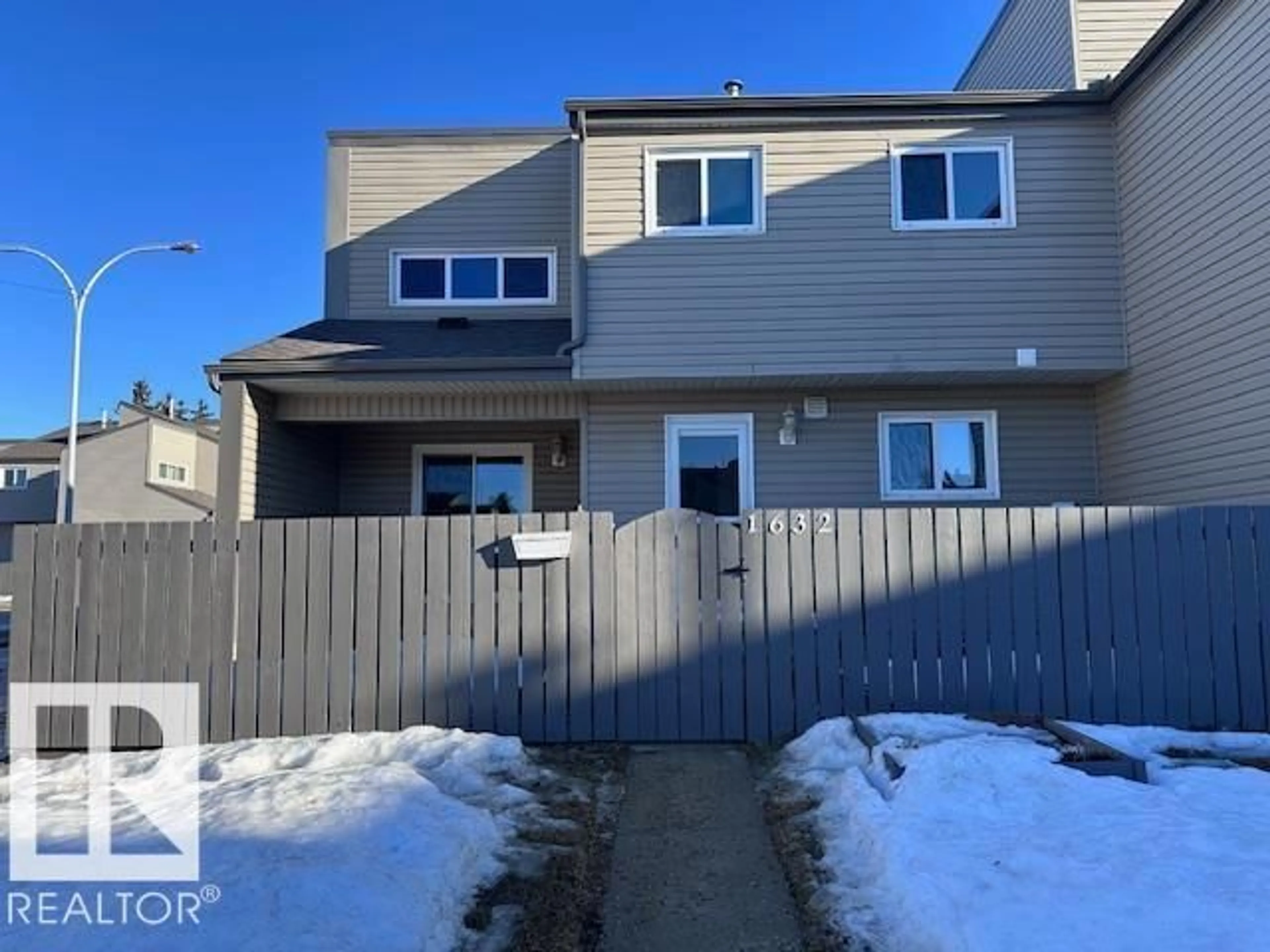 Home with vinyl exterior material, unknown for 1632 LAKEWOOD ROAD WEST RD, Edmonton Alberta T6K3H4